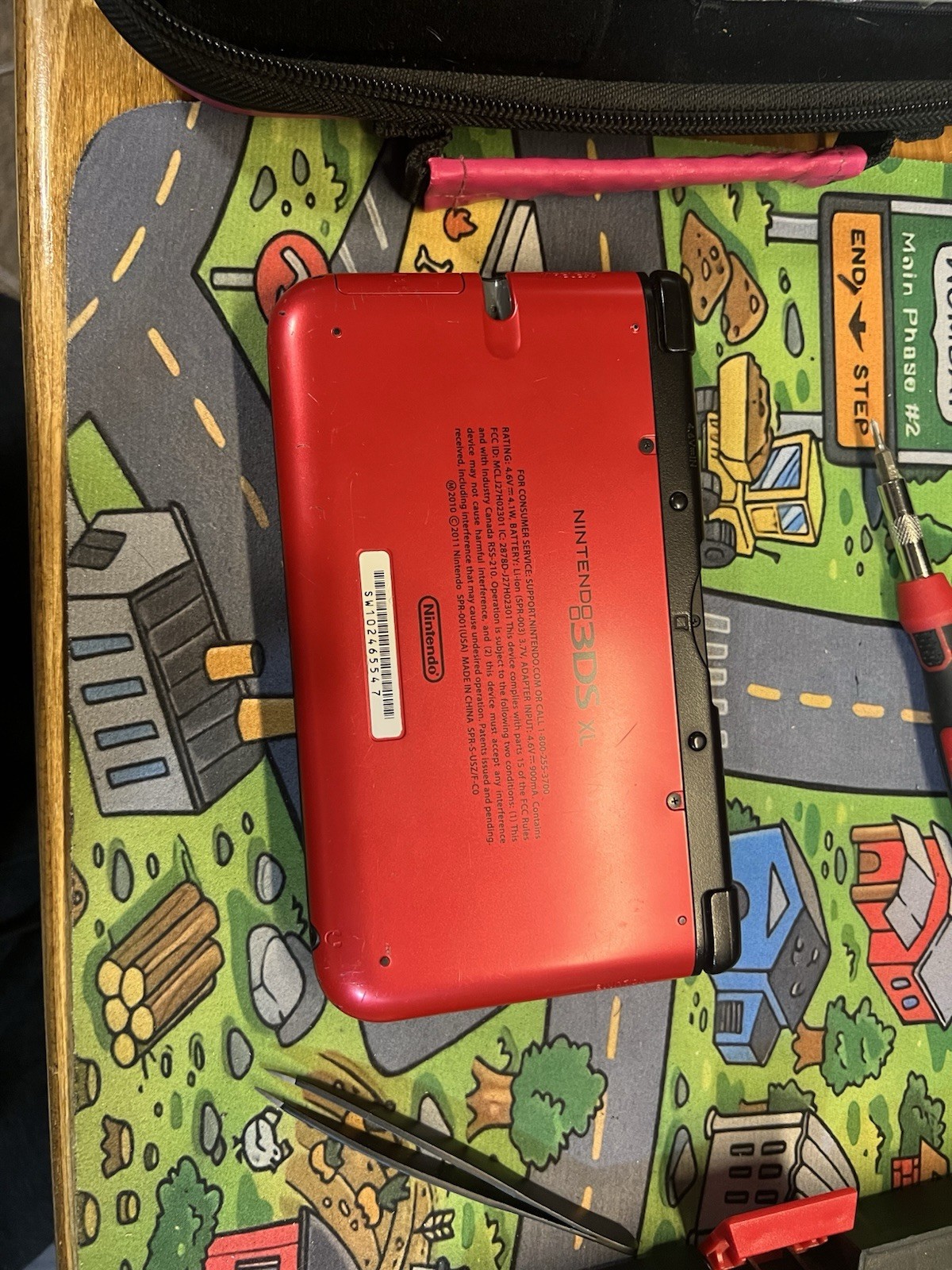 Nintendo 3DS XL SPR-001 Red/Black Handheld Console NTSC-U/C 4GB SD Case