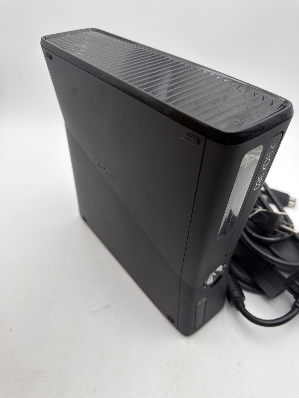 Microsoft Xbox 360 S Slim 4GB 1439 Console Bundle Controller Cable