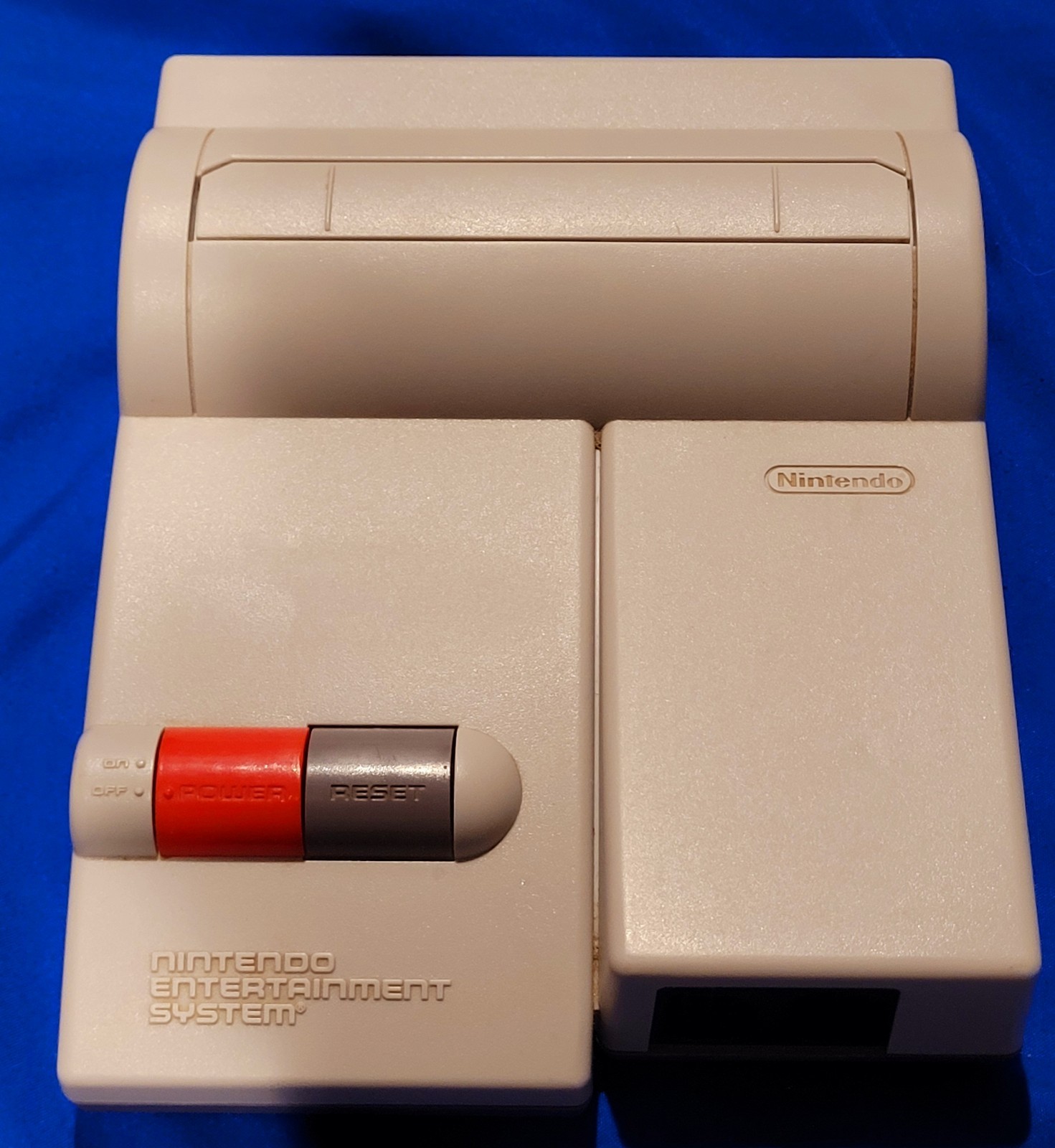 Nintendo Nes Top Loader Console Bundle 4 Games Two Controllers & One Zapper Gun