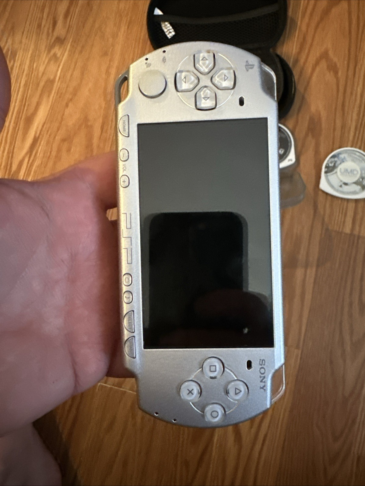 Sony PSP-2001 Silver Slim Console 4GB Case New Battery & Charger 3 Games Read D