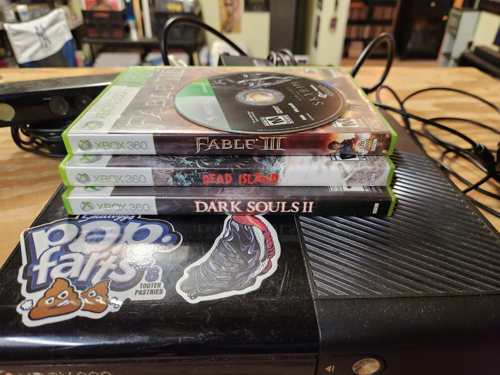 Microsoft Xbox 360 E 4GB Black Console Bundle 1 Controller Kinect 4 Games