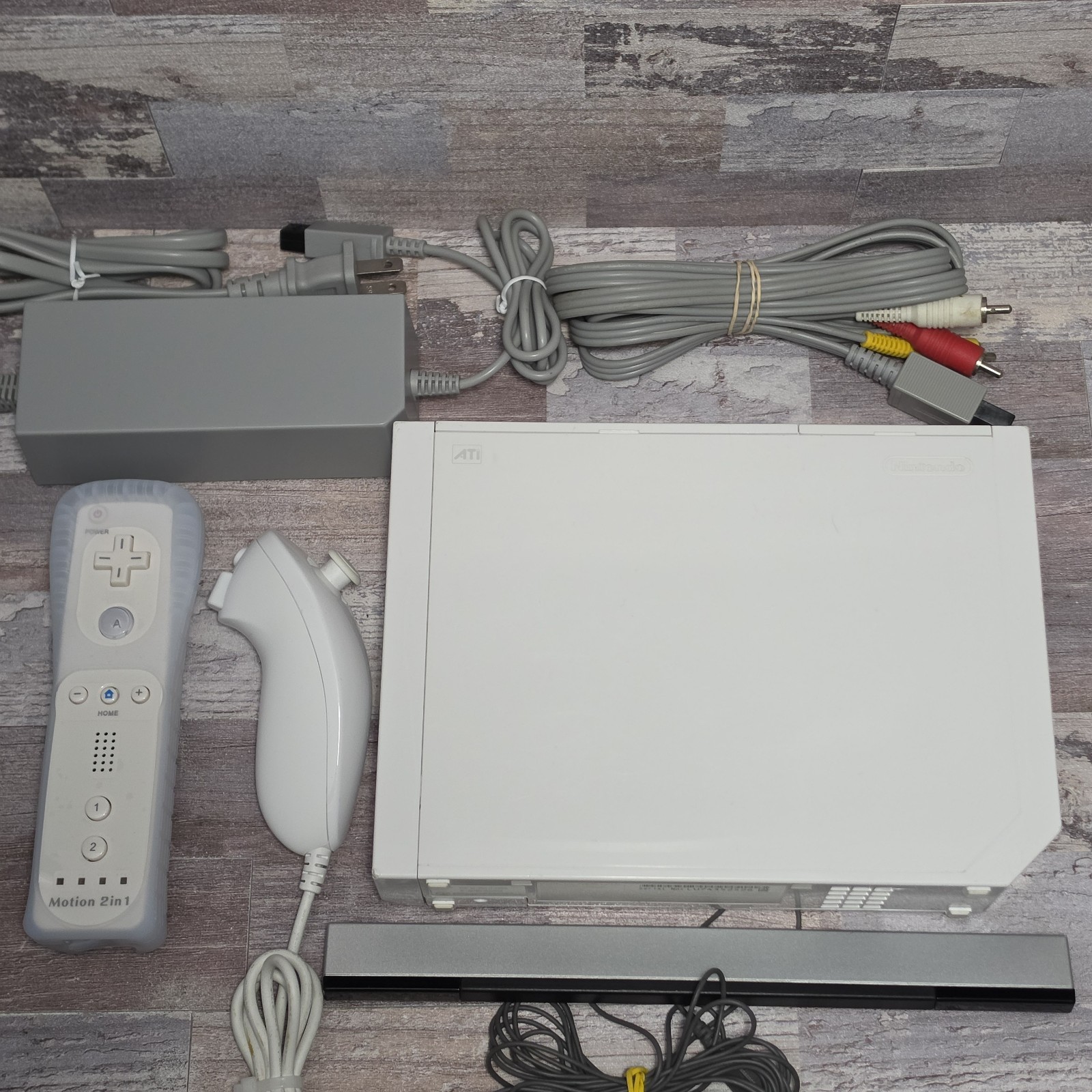 Nintendo Wii Console Bundle RVL-001 System Tested Works GameCube Compatible