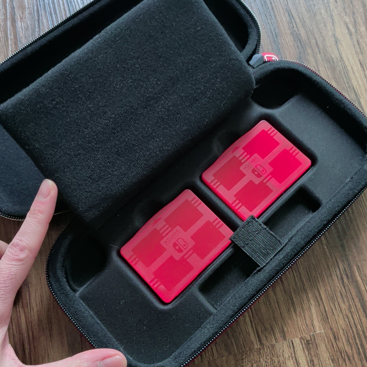 Nintendo Switch System 32GB HAC-001 w/ Deluxe Case & Ergonomic Joy-Cons See Desc