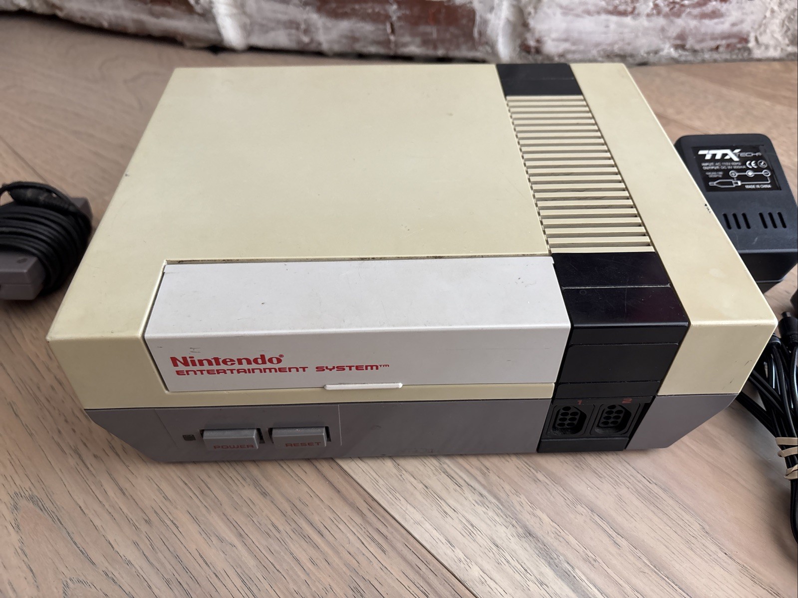 NINTENDO NES Original Console w/ 2 Games, 1 OEM Controller, Cords, WORKS
