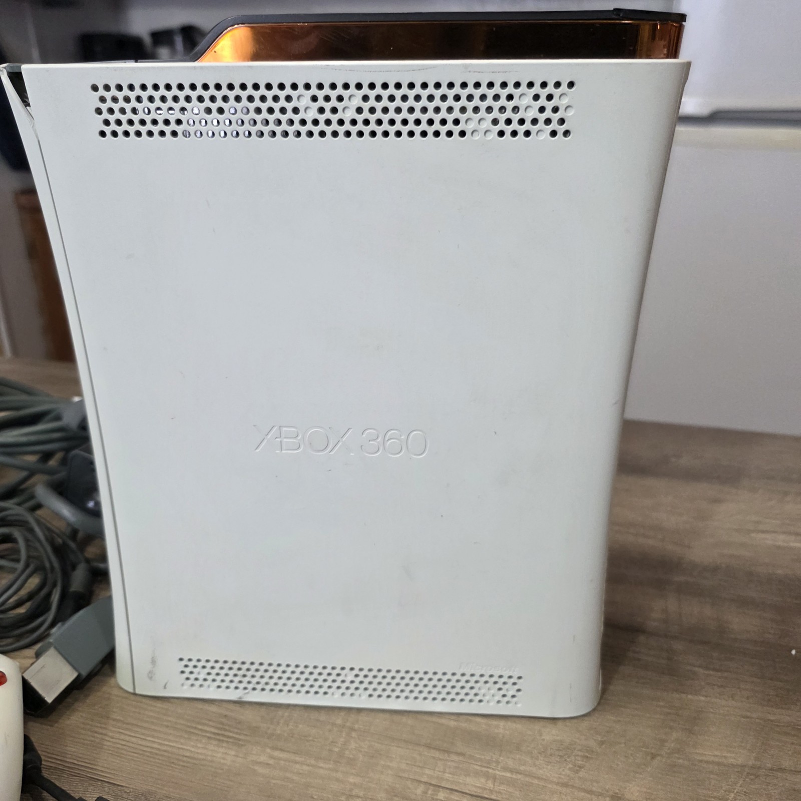 Microsoft Xbox 360 with harddrive Halo Edition w/ Controller and Cables