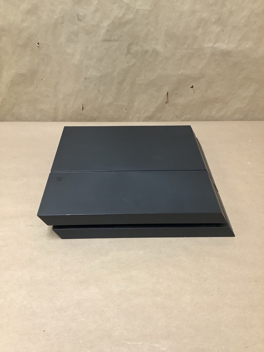 PS4 GAMES SONY CUH-1215A, #MB718821201; 500GB (210055-1)