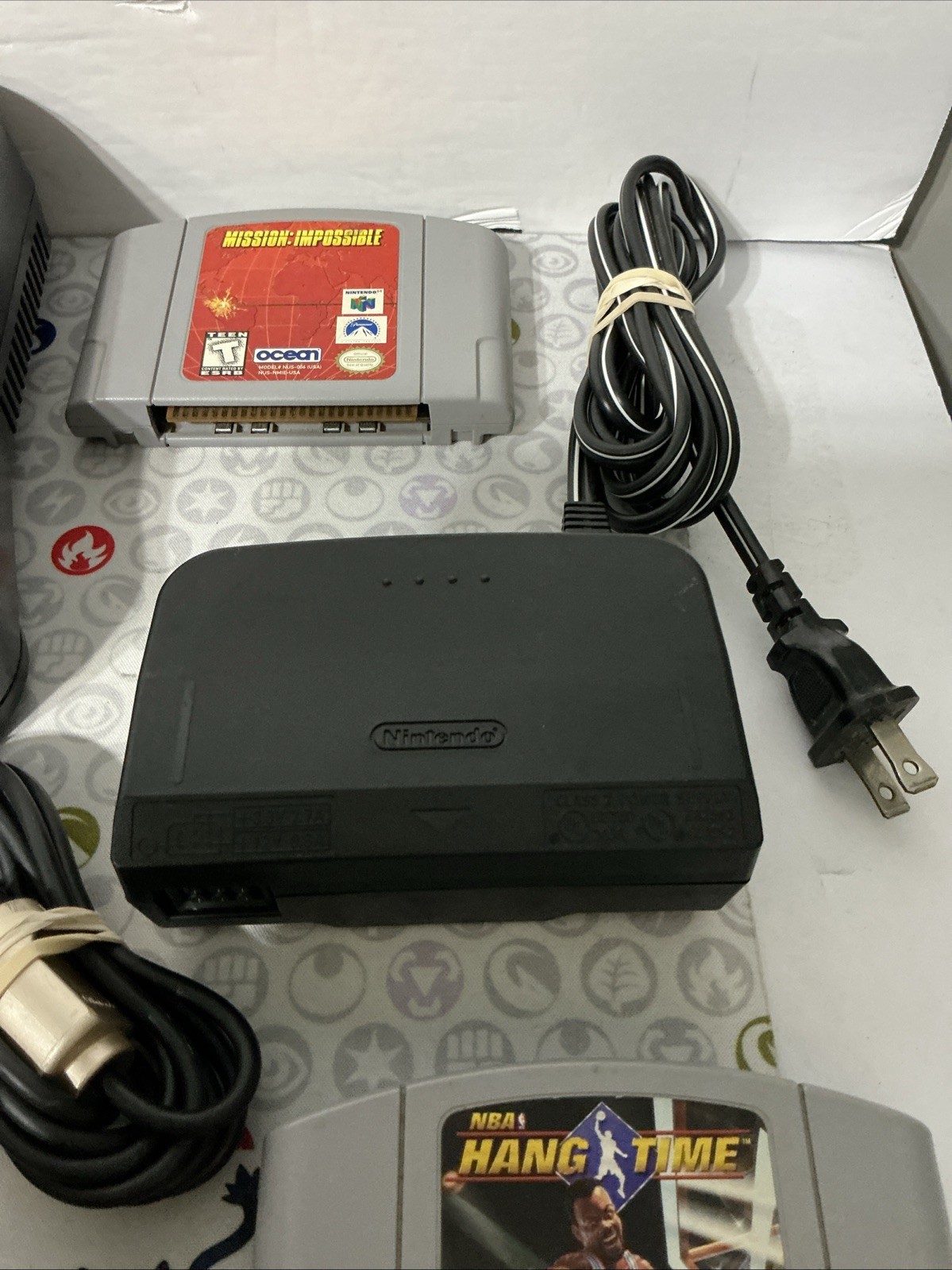 Nintendo 64 N64 Console Bundle Tested Working 2 OEM Controllers – 10 Games!