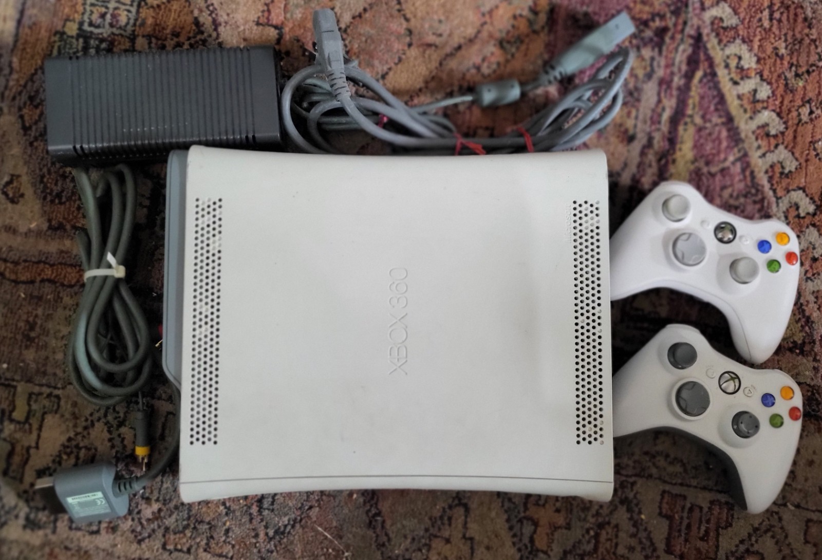 Microsoft Xbox 360 Bundle White 60GB Console W/2 Controllers & All Cords – Works