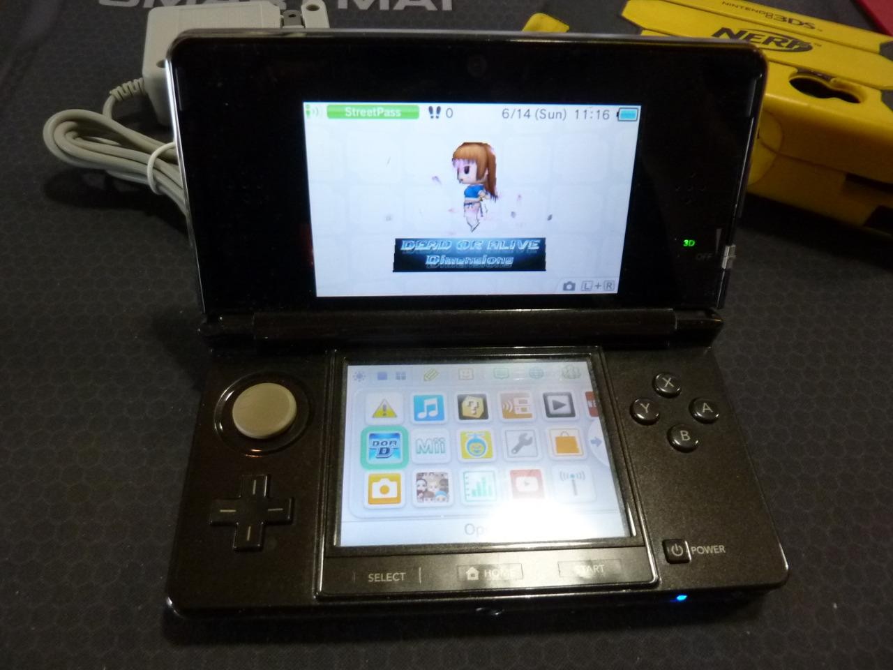 Nintendo 3DS 2GB Handheld System Black Used No Stylus w/ Aftermarket Charger +++