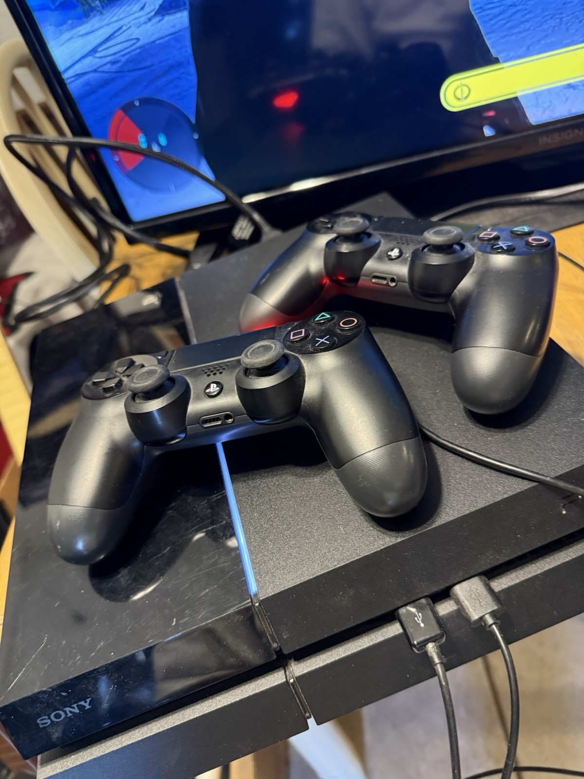 Sony Playstation PS4 500gb CUH 1001a 2 Controllers, Pwr Cord, 6 Games – Reset!