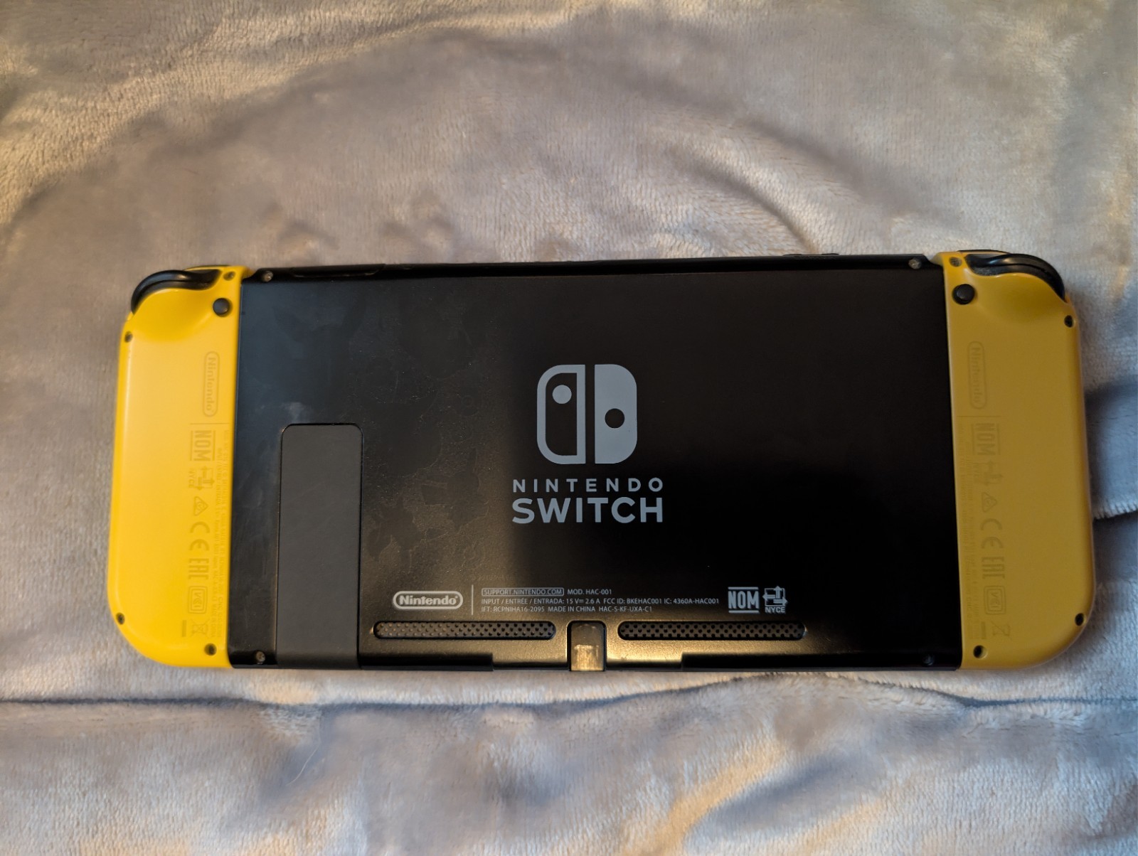 Nintendo Switch Pikachu & Eevee Edition + Pokeball/Carry Case/Extra Controller