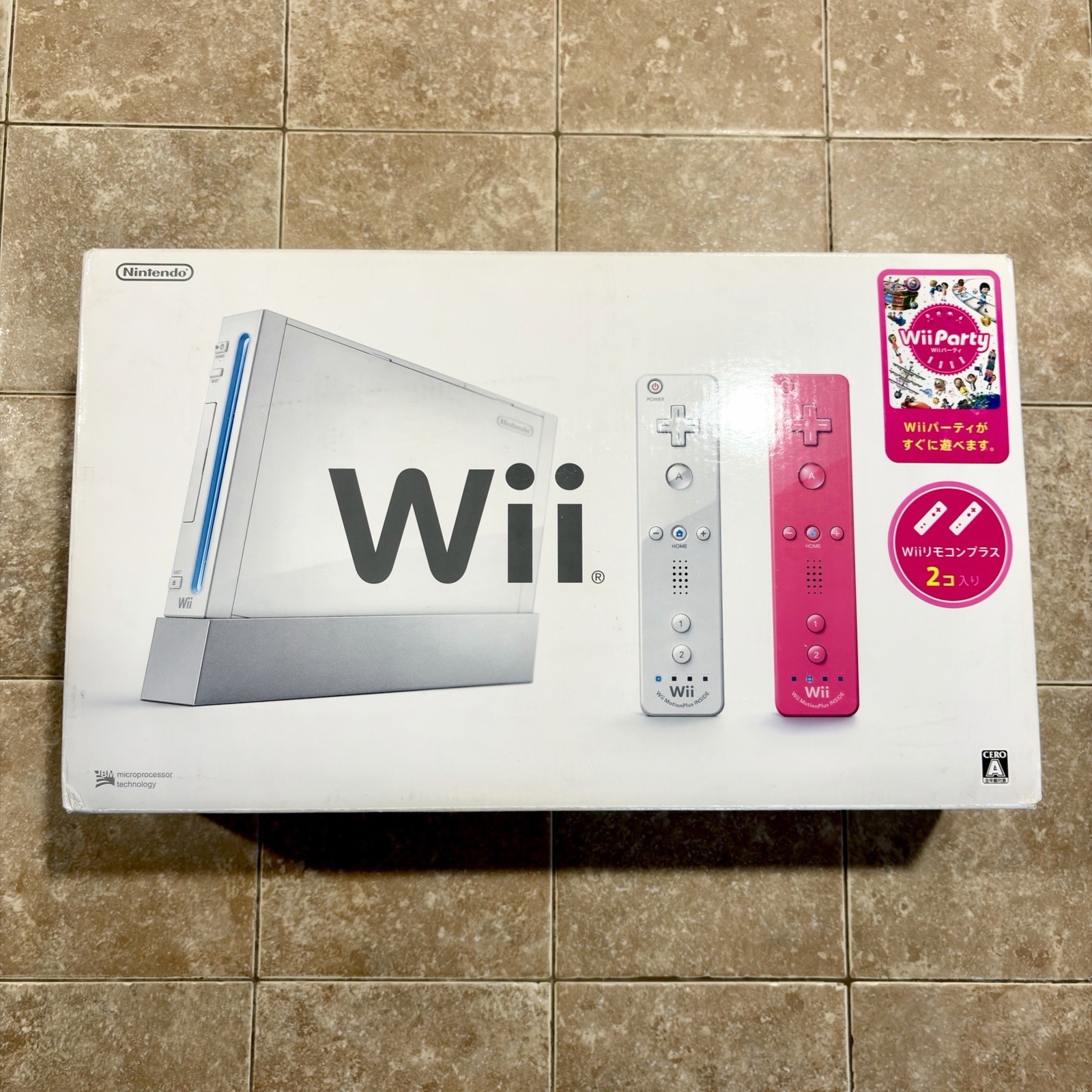Nintendo Wii White Wii Party Console Bundle x2 Wii Remote Plus Japan PINK CIB