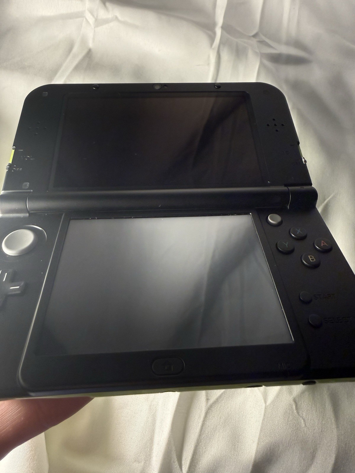 Nintendo 3DS Black/Lime Green w/ Charger and Stylus. [Great Condition]