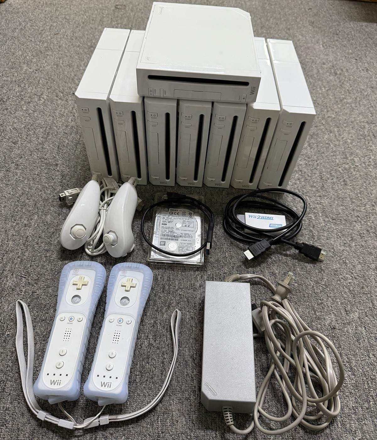 Nintendo Wii Console HD (2 Original Wii Remotes & 320GB Harddisk) Plug and Play