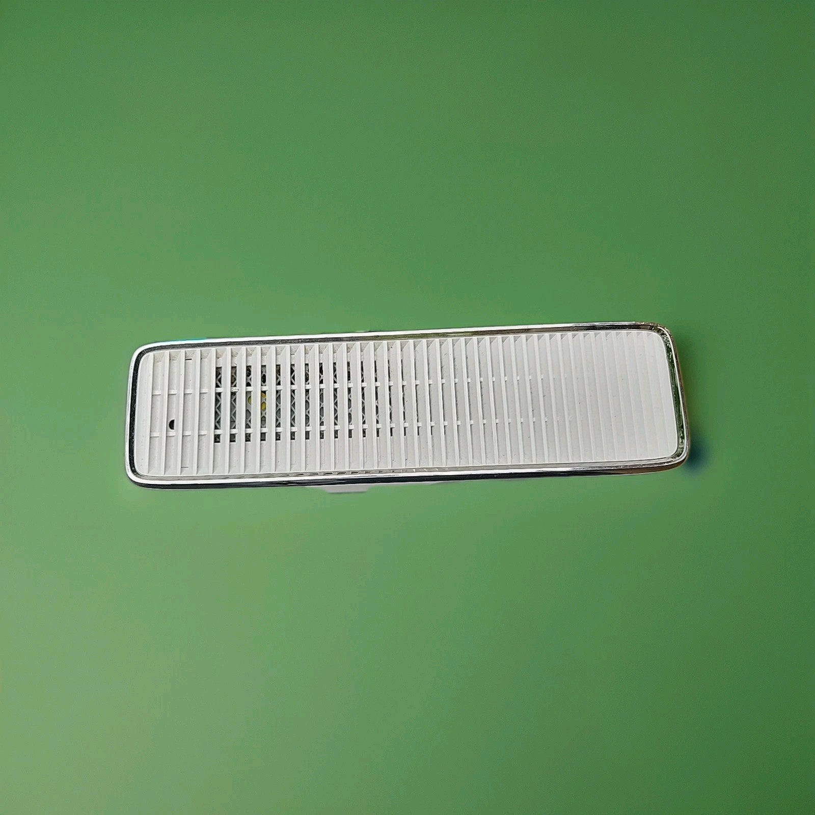 Xbox 360 S Slim Special Edition WHITE Model: 1439 320GB Console W/ Controller