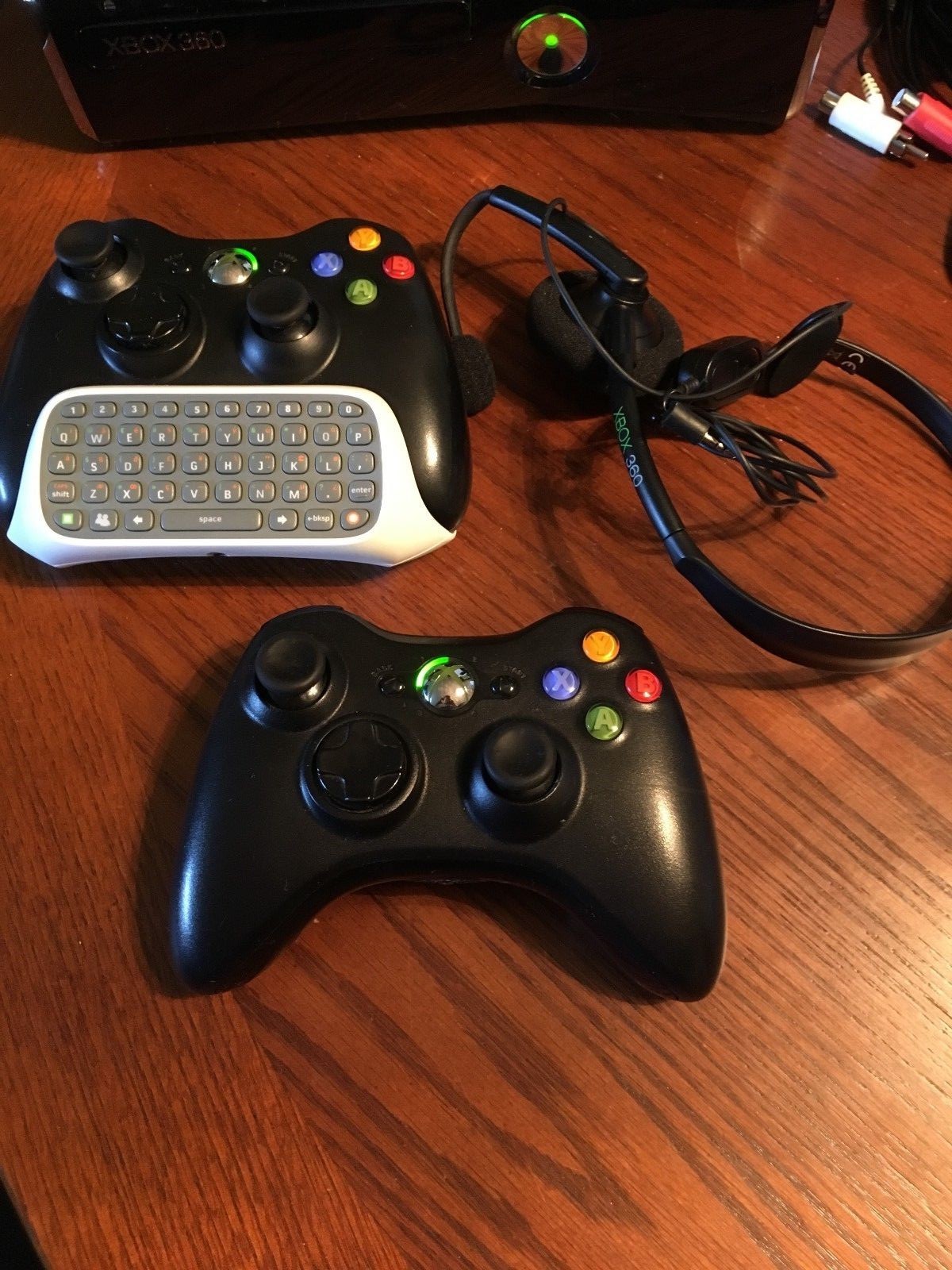 Microsoft Xbox 360 S Console w/250GB Gloss Black 2 Controllers + 8 games + HDMI