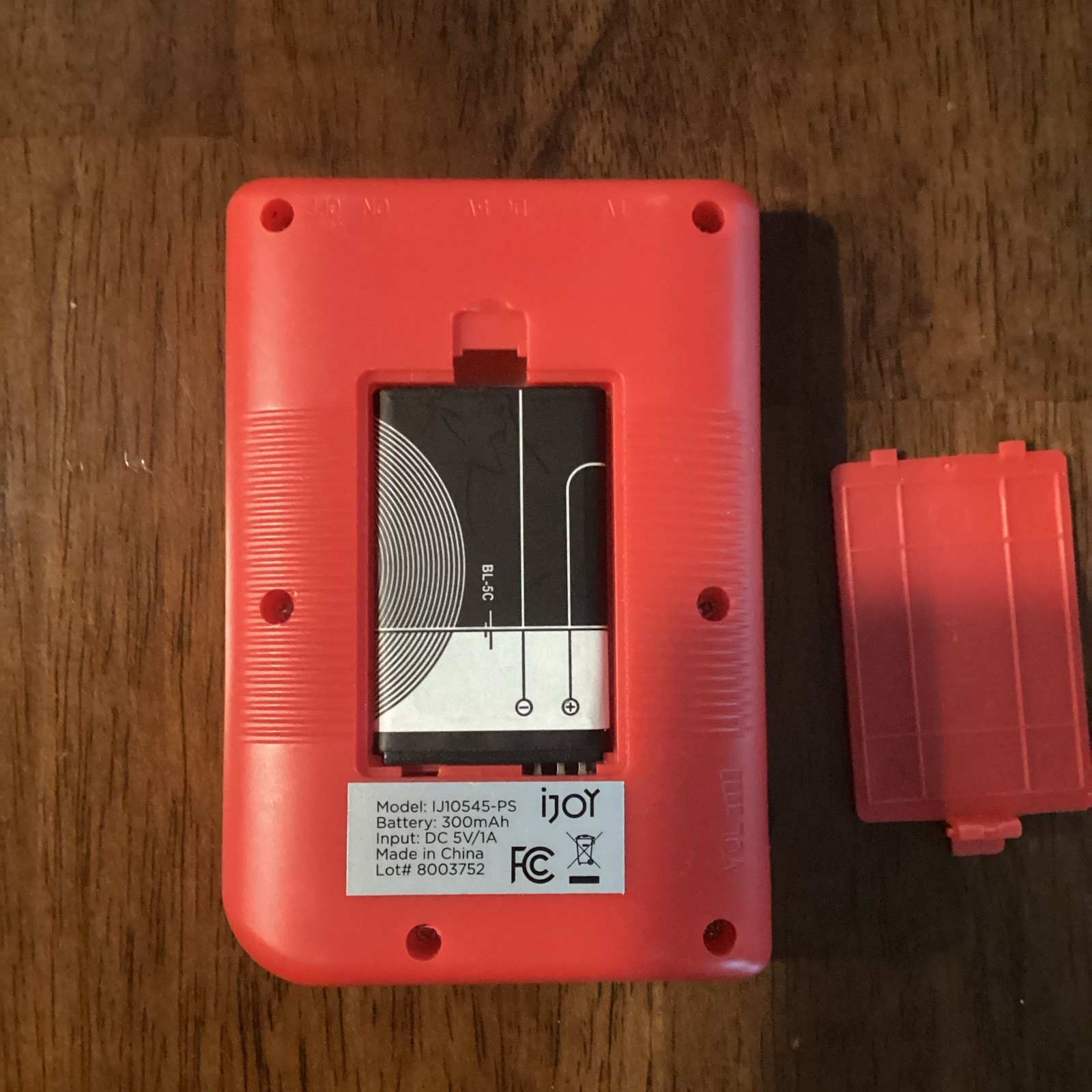 iJoy IJ10545-PS Red Handheld Retro Game Console 200-in-1 Built-In Games