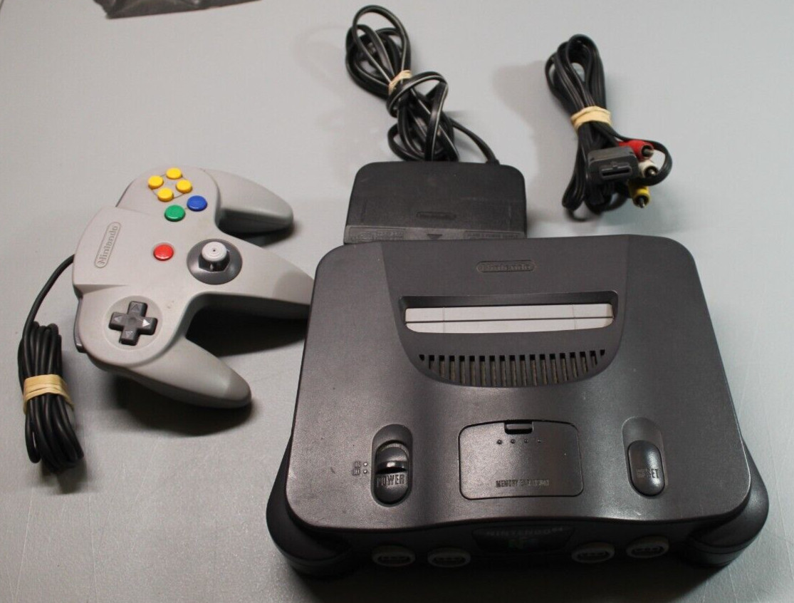 NINTENDO 64 SYSTEM CONSOLE NUS-001 (P11002567) Working. W/ one controller