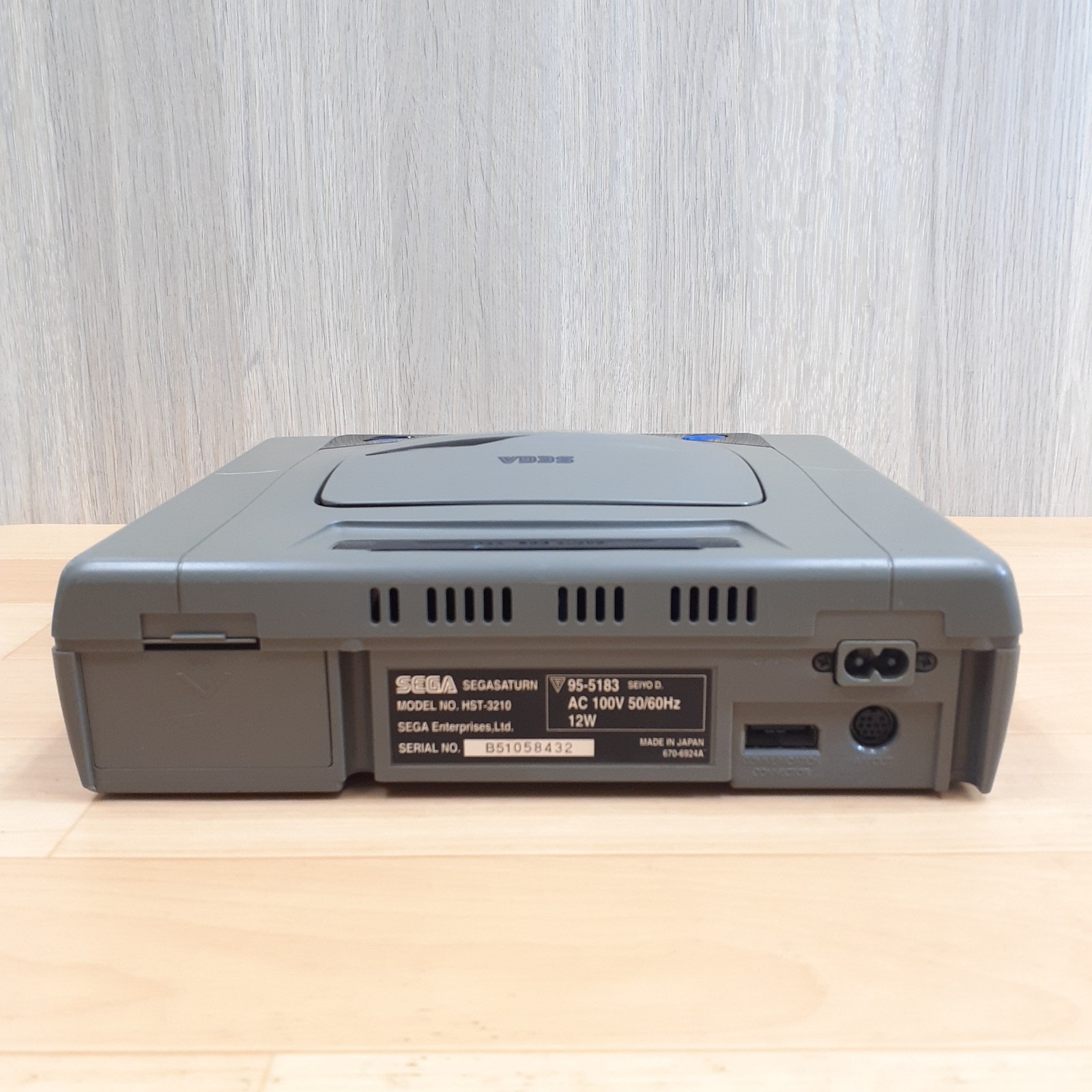 Japan SEGA SATURN Console HST-3210 with 2 controllers, Cables 5 Games SG825G-5G
