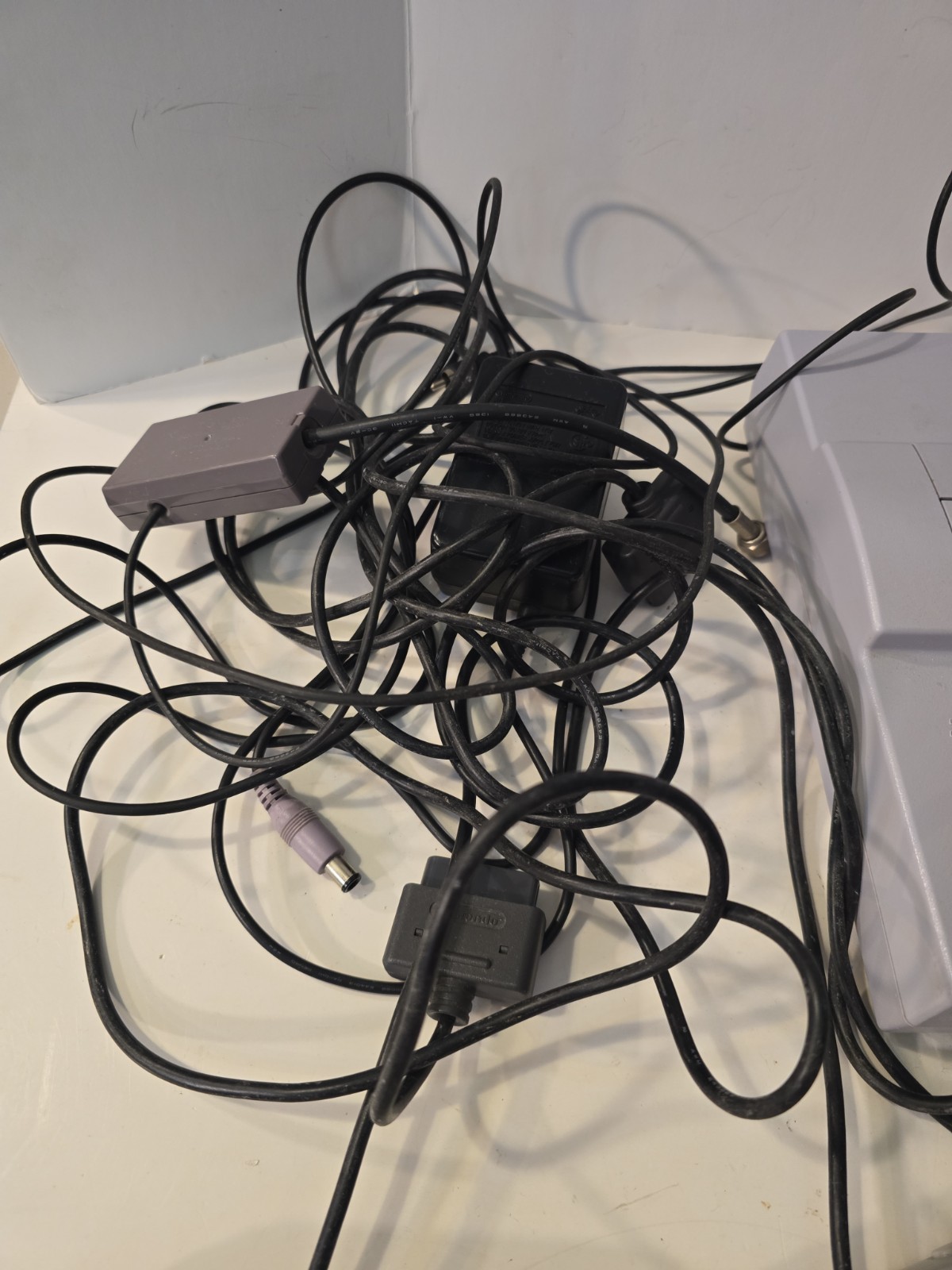 Nintendo Super Nintendo SNES SNS-001 Console Cords & 2 Controllers Untested VTG