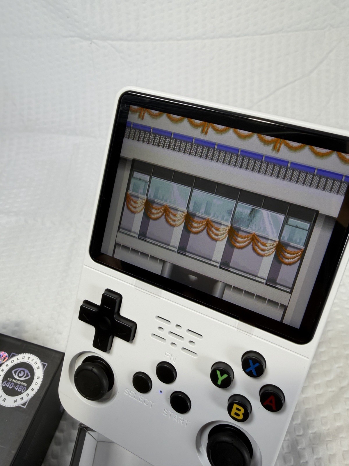 R36S White 64 GB Handheld Game Console IPS Screen 3.5 Inch, 20000+ Video Games
