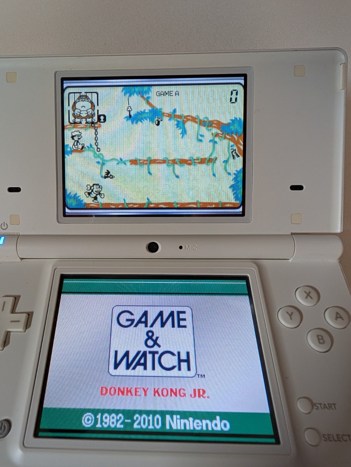 Nintendo DSi White Preloaded Library (8 games) Cartridge Game (1) Charger Stylus