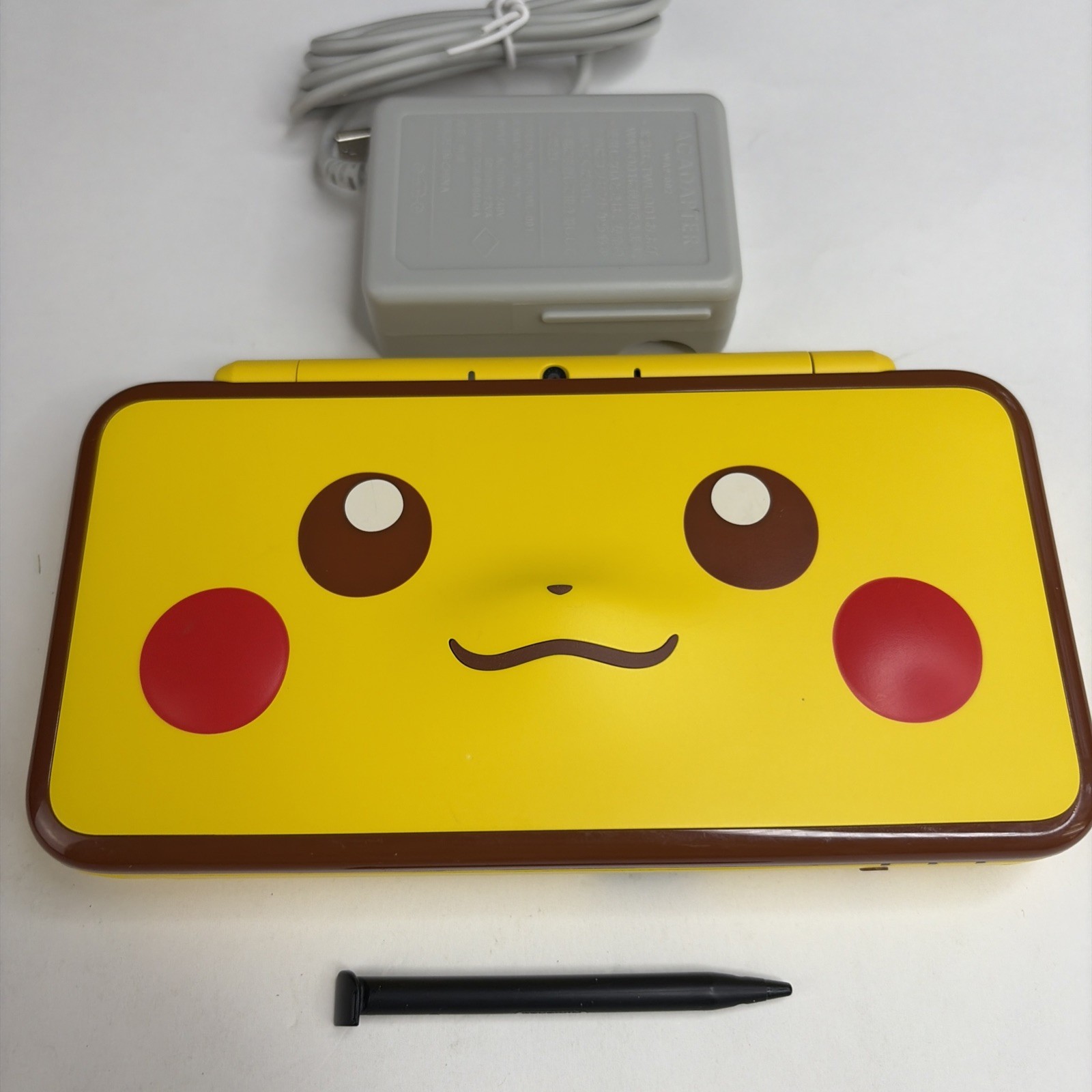 Nice! Nintendo New 2DS XL Pikachu Edition US Model W Charger Stylus
