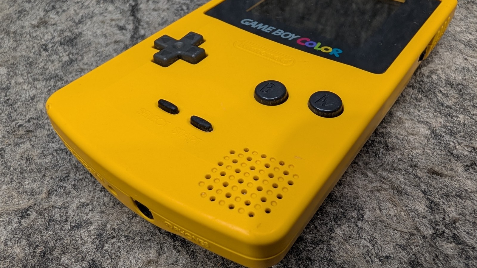 Nintendo Game Boy Color Handheld Console CGB-001 GBC Dandelion Yellow Bundle