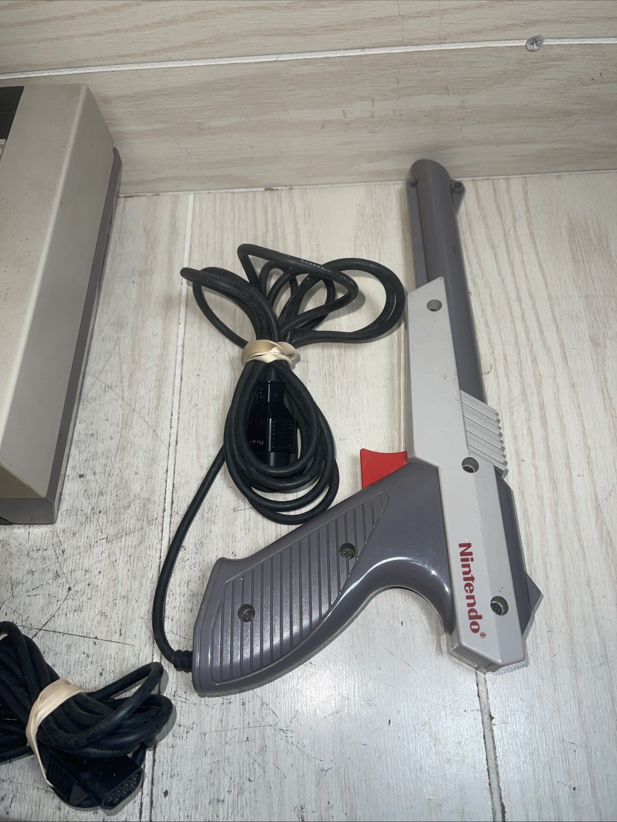 Original 1985 Nintendo NES-001 Console For Repair Blinking Red Light Controllers