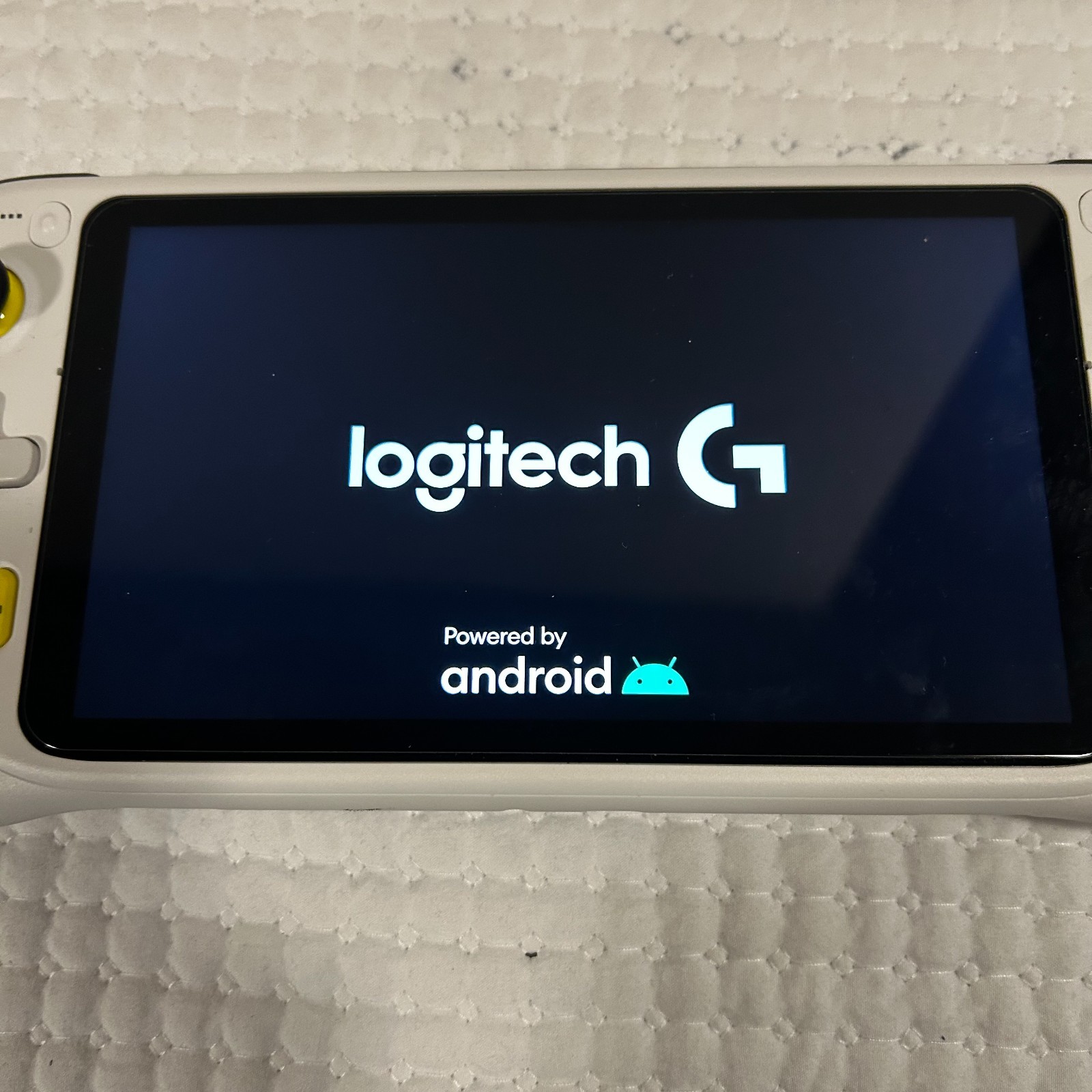 Logitech G CLOUD 64GB Handheld Console – White w/Case