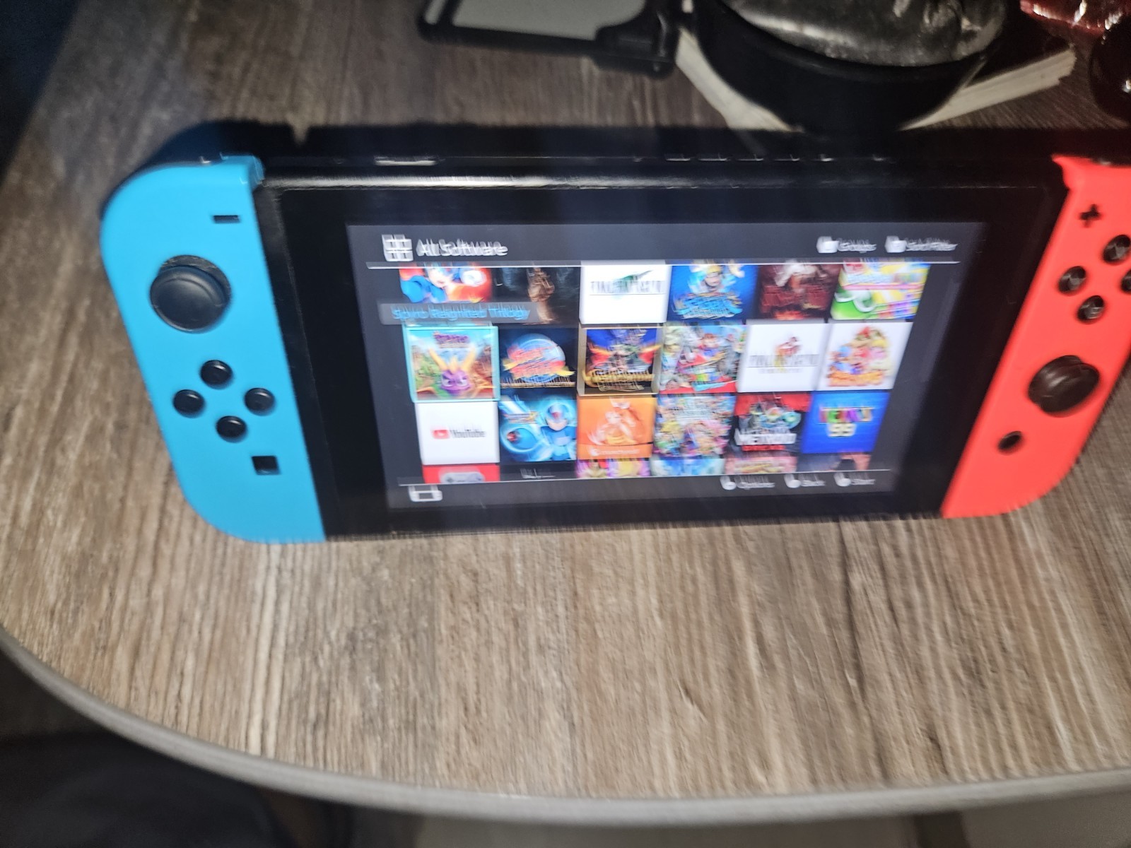 Nintendo Switch Console Neon Red/Blue Joy-Con 32GB 720p Bluetooth USB-C 2019