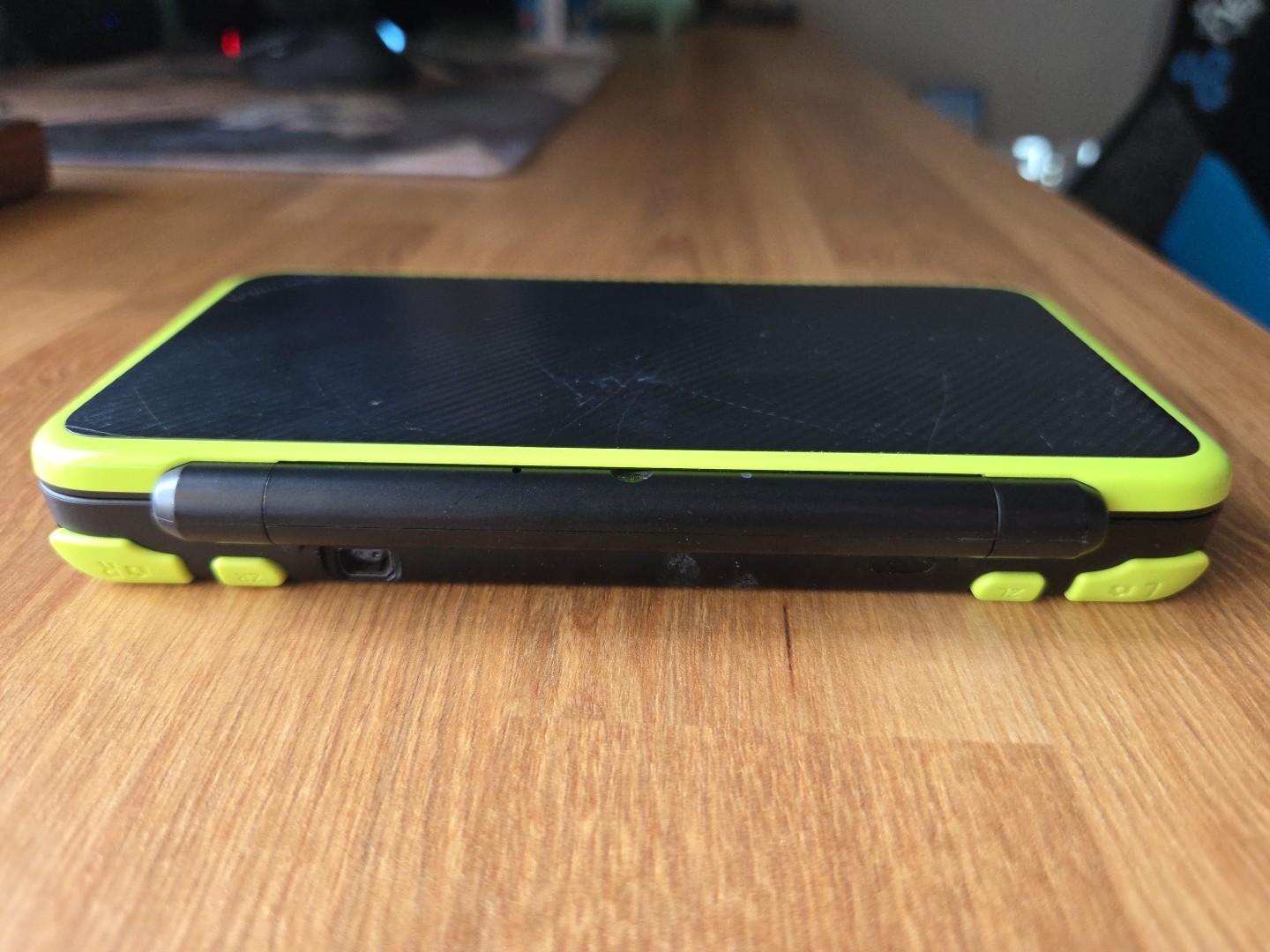 Nintendo «New» 2DS XL LL Console Black Lime + Charger Japan Region Locked