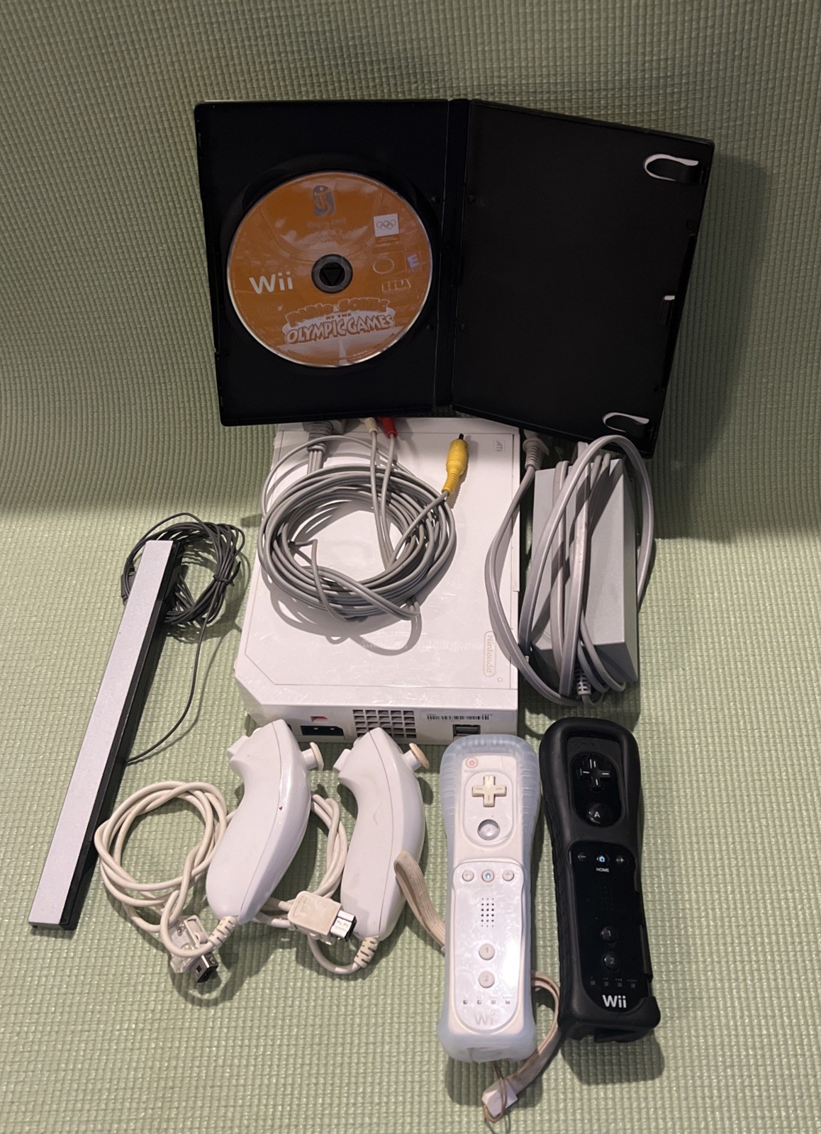 Nintendo Wii Console Bundle With Mario & Sonic all tested and working