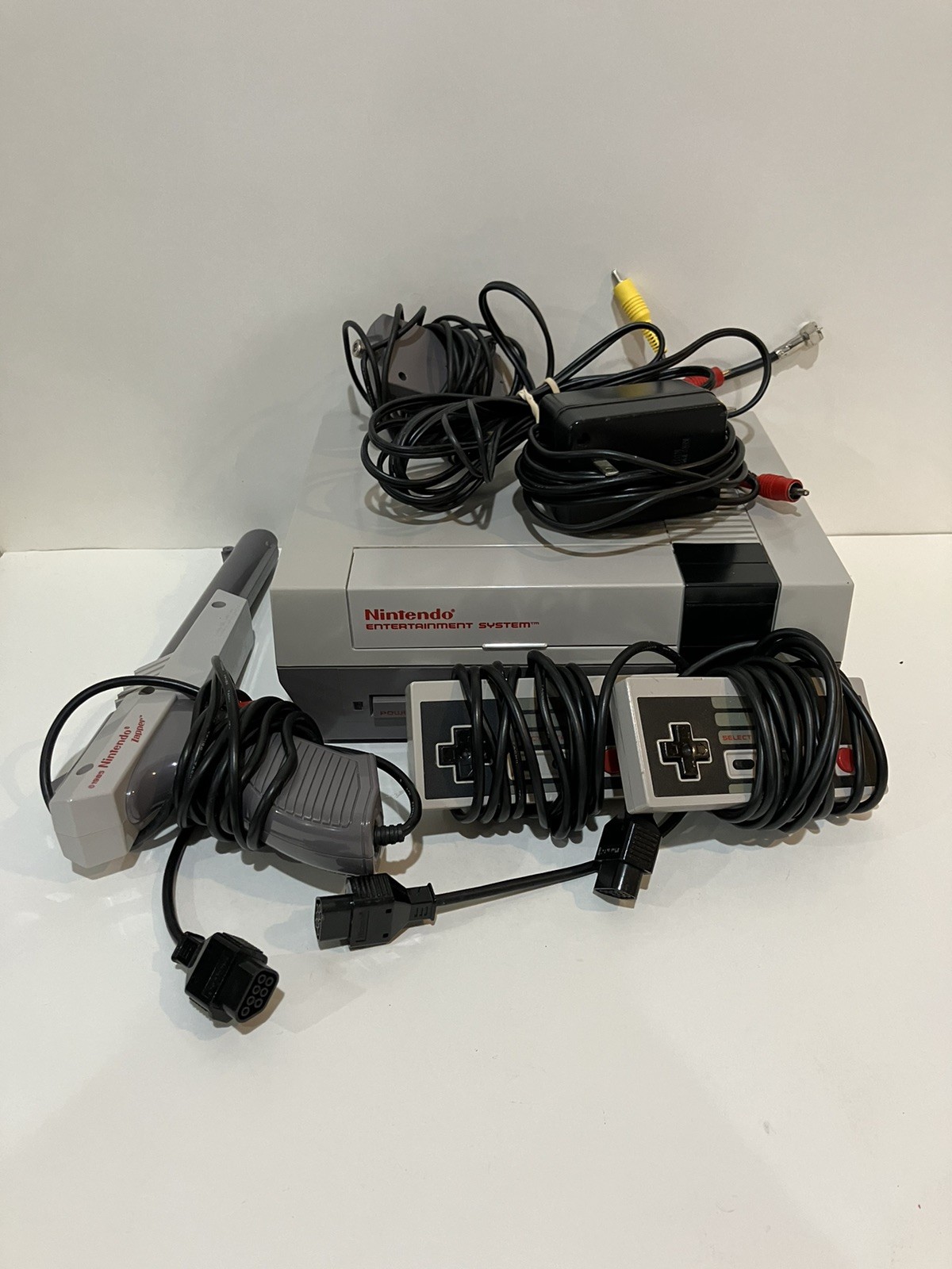 Nintendo NES Action Set Home Console White/Gray UNTESTED SOLD AS IS
