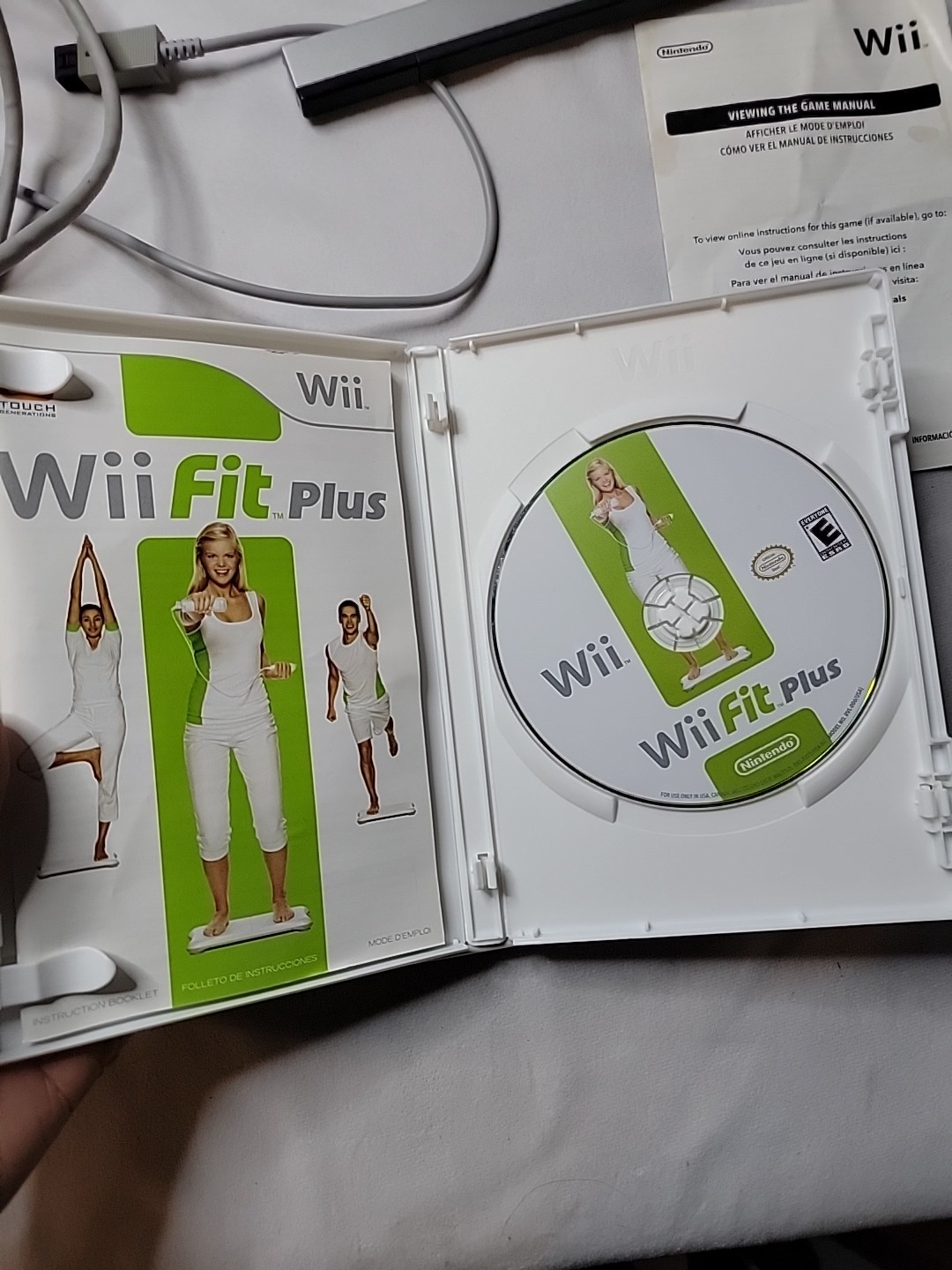 Nintendo Wii Console Bundle 3 Games 2 Remotes 2 Nunchuks Sensor Bar Cables