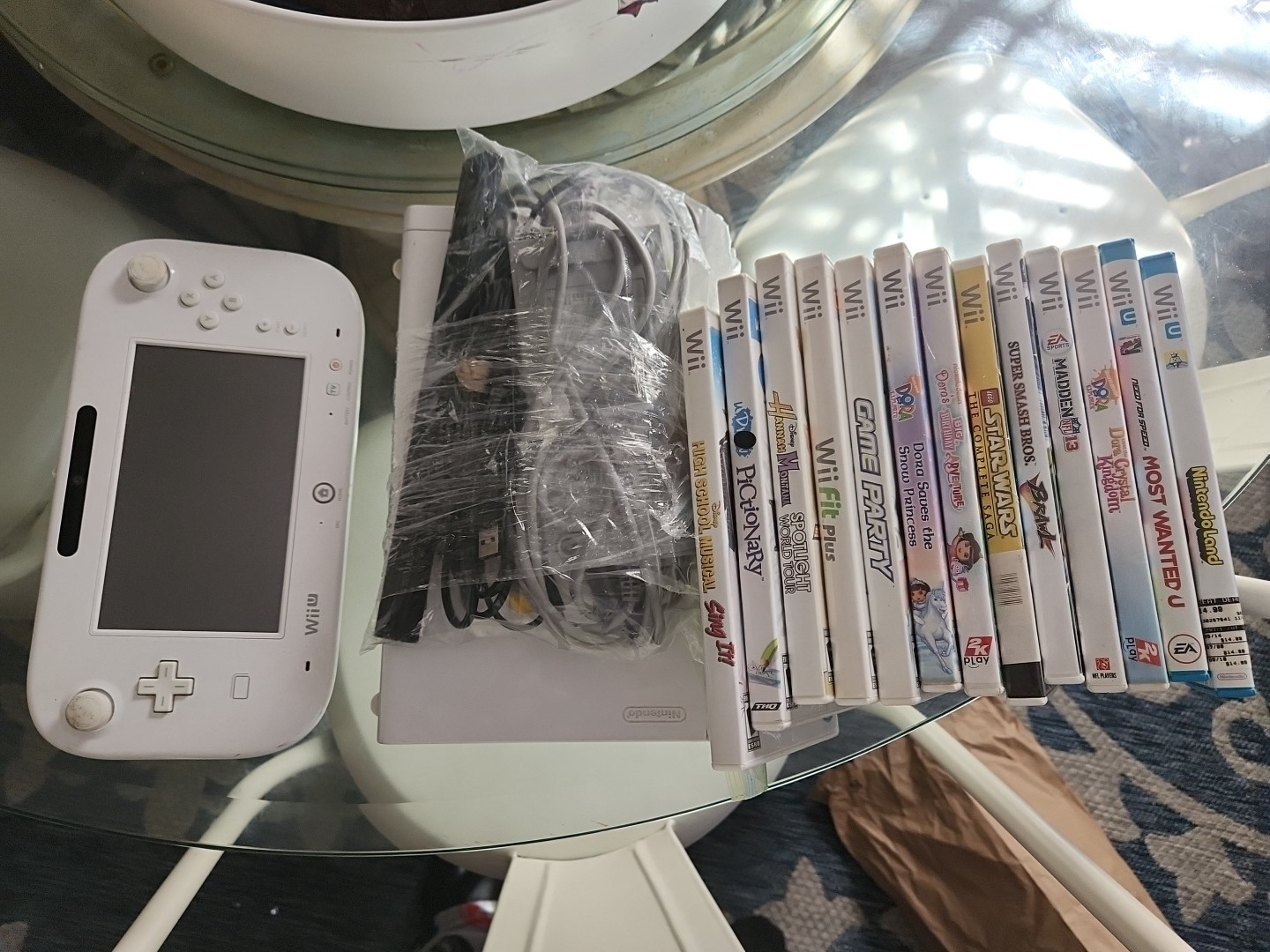 Nintendo Wii U 8GB Handheld Console System Bundle – White & 13 Games