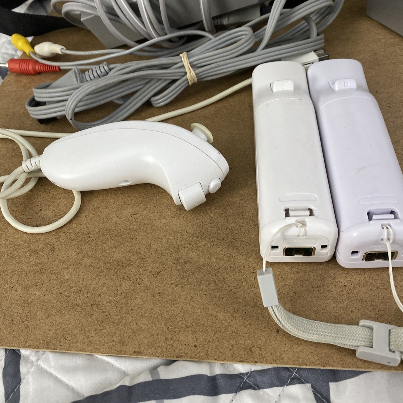 Nintendo Wii Lot Two Controllers, Carrying Case 1 Joy Stick 1 Cover,Stand Work