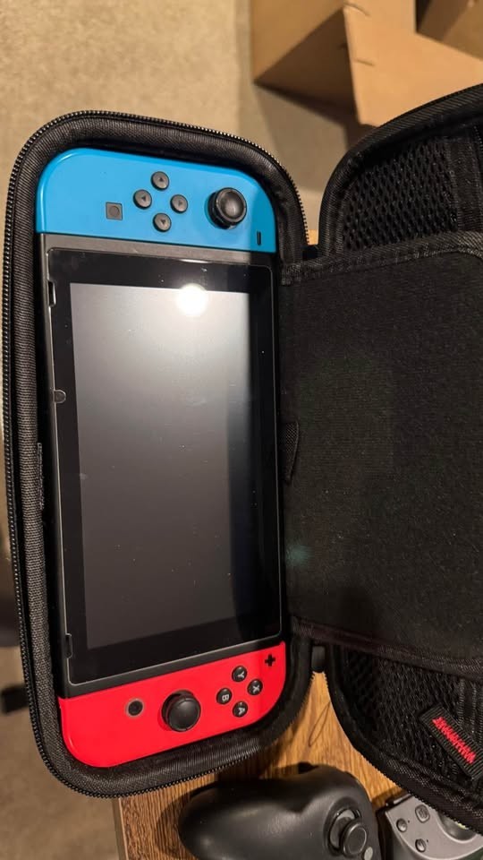 Nintendo Switch moddable/unpatched w/ Dock/Controllers/Power/RCM jig/Bluetooth