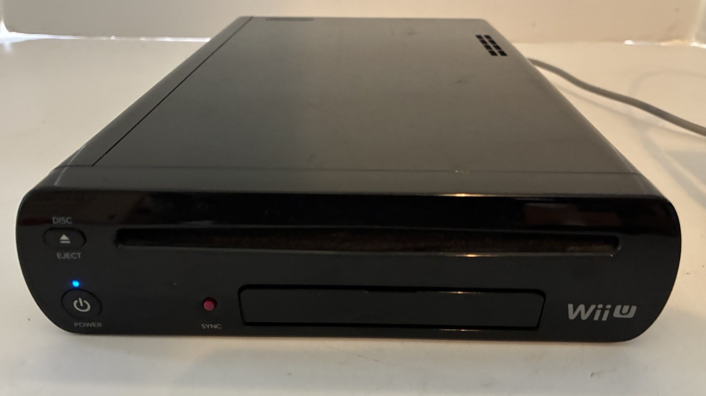 Nintendo Wii U 32GB Deluxe Console & Charger Only WUP-101(02)
