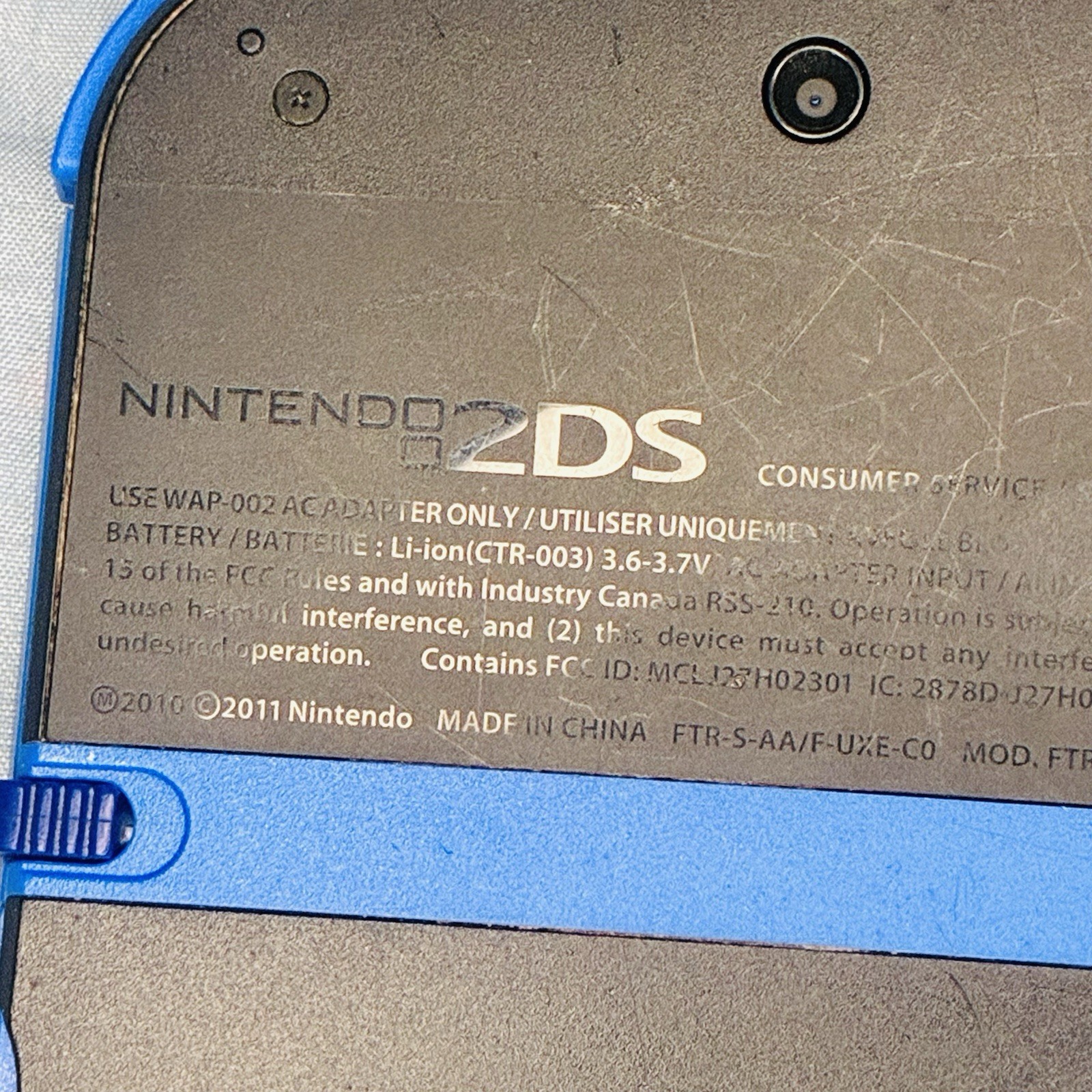 Nintendo 2DS Handheld Console FTR-001 Black/Blue With Game / Replacement Stylus