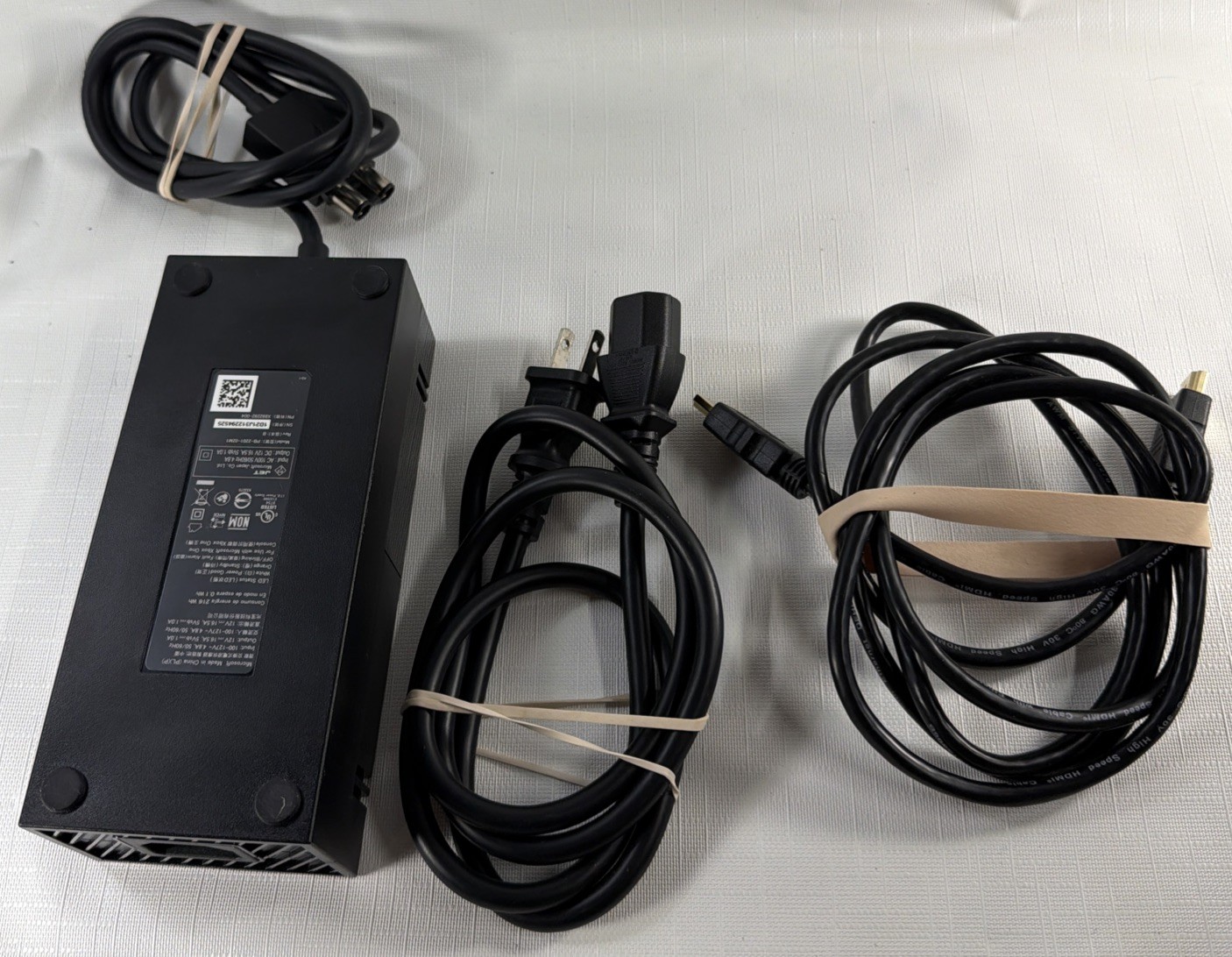 Microsoft Xbox One 1540 500GB Console System W/ 2 Controller & Wires – Tested
