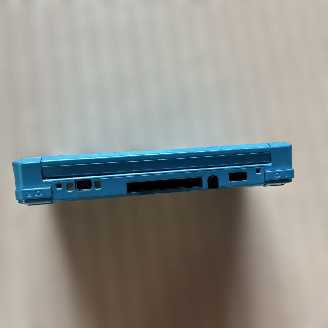 Excellent condition Nintendo 3DS Light Blue console with charging cable
