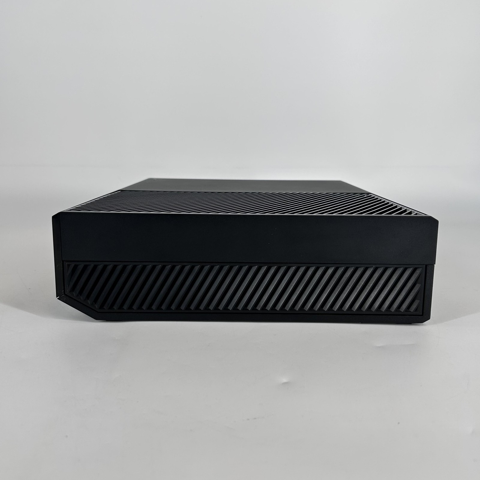 Microsoft Xbox One Console Black 1TB w/ Controller/HDMI/Power Cord – Good