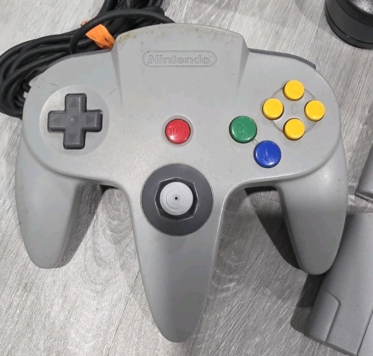 Nintendo 64 N64 Console Black (NUS-001) with 4 games + controller