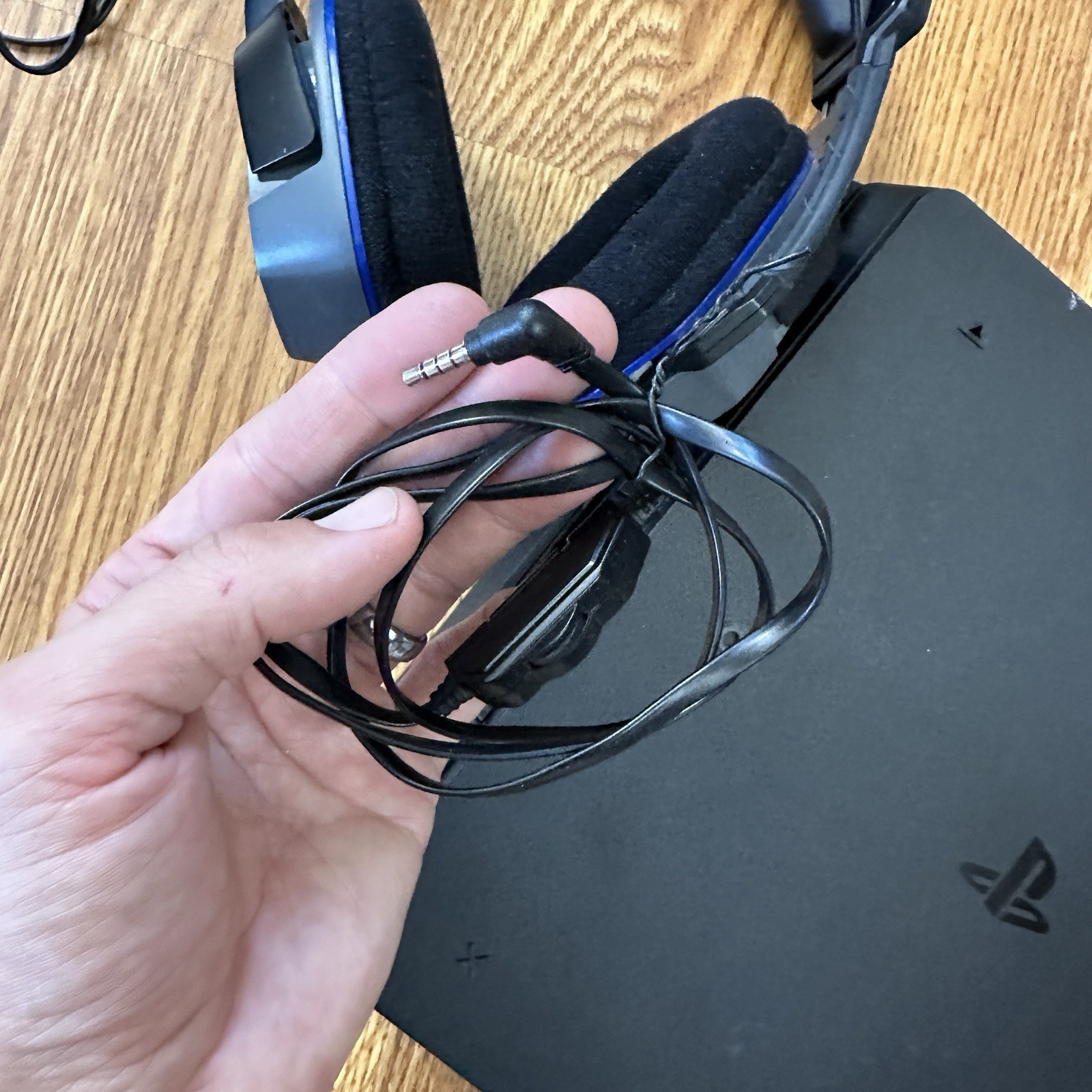 PlayStation 4 PS4 Slim Console CUH-2215B, Cables Charger Headset NO CONTROLLER