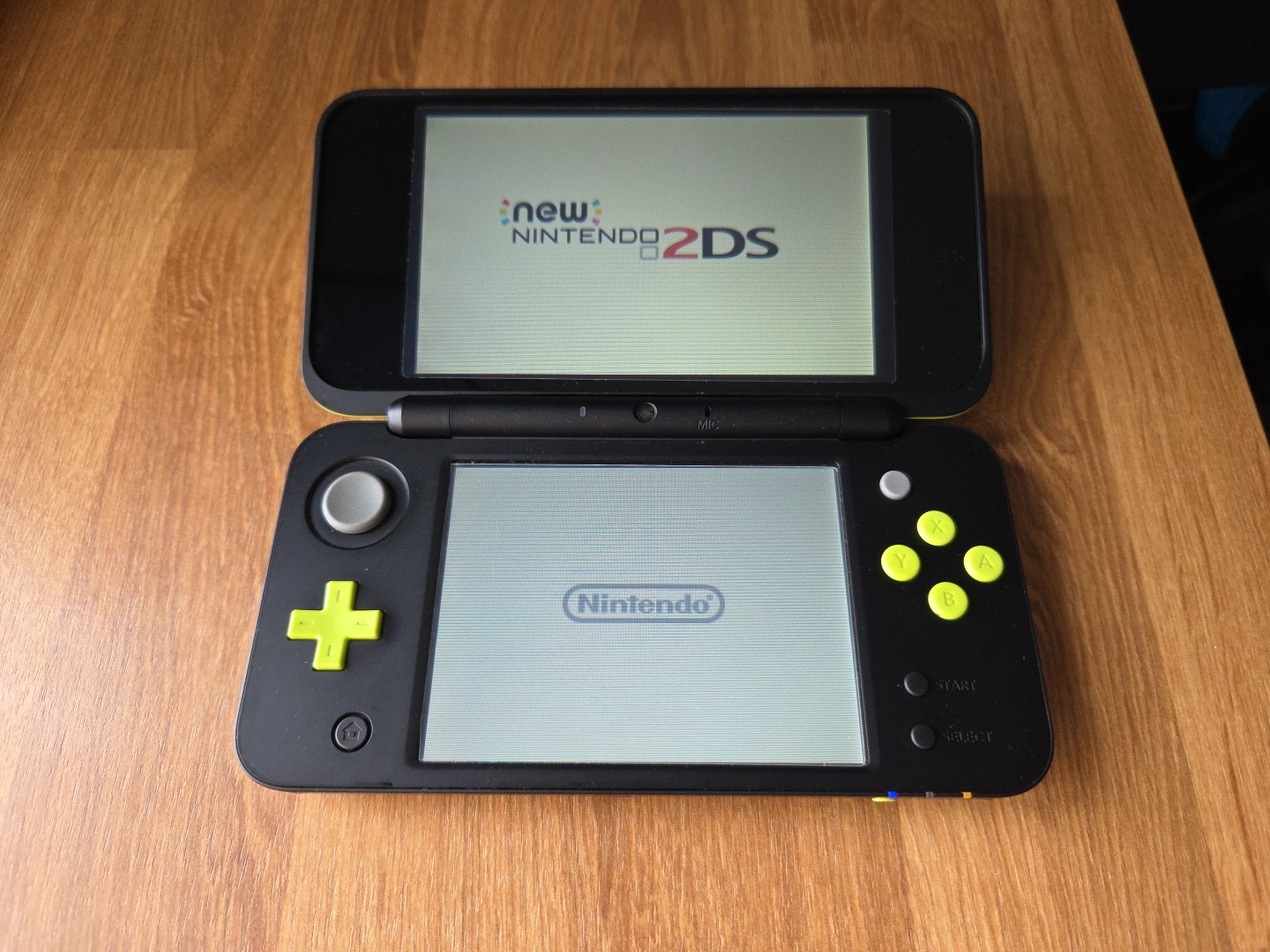 Nintendo «New» 2DS XL LL Console Black Lime + Charger Japan Region Locked