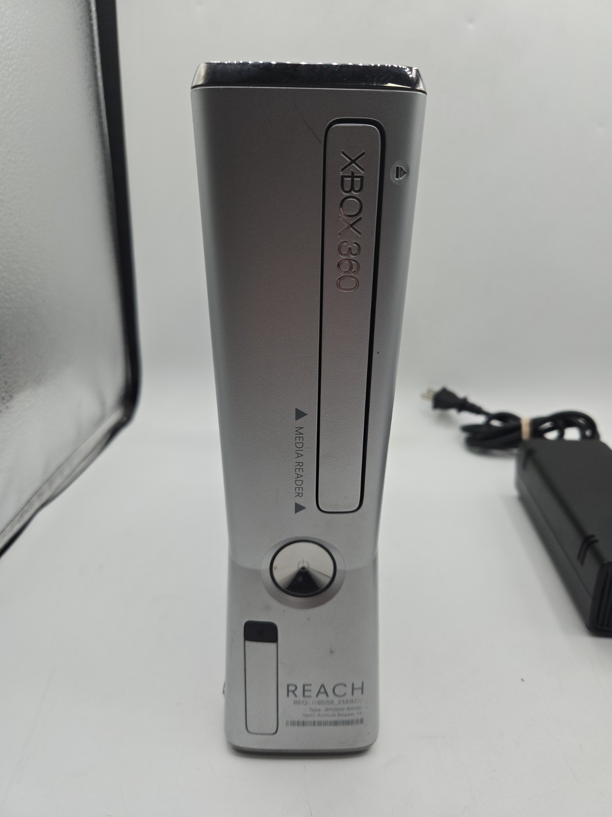Halo Reach Limited Edition Xbox 360 Console and Matching Controller Bundle WORKS