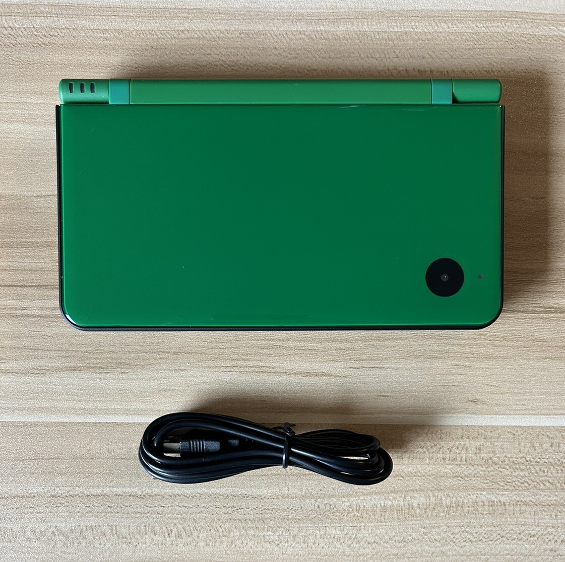 USA VERSION Green Nintendo DSi XL Handheld System with Stylus and Charge cable