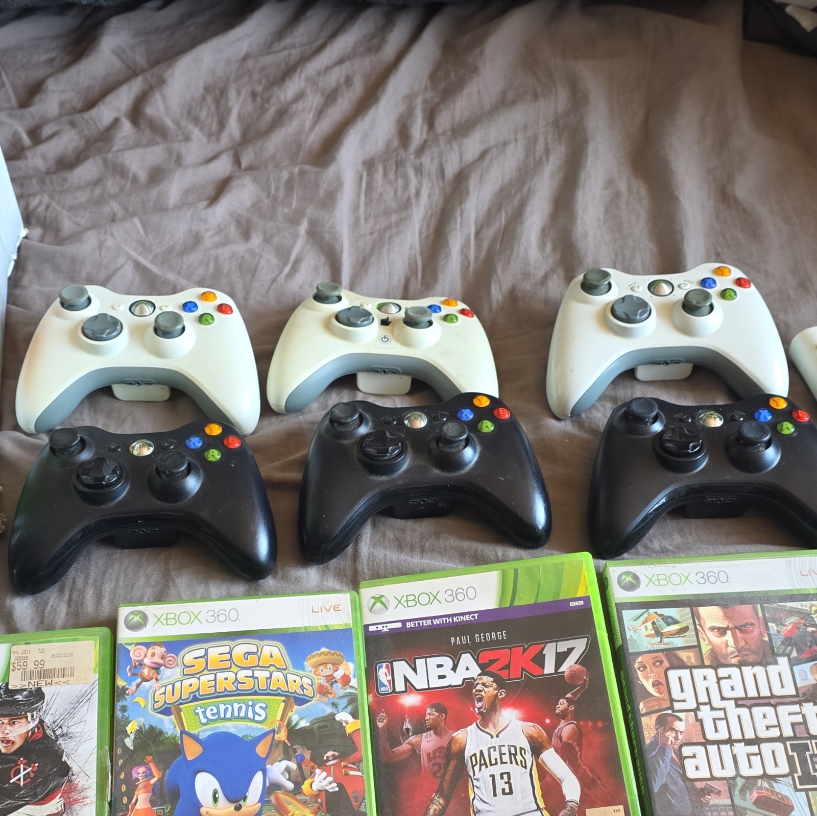 X Box 360,6 Controllers 21 Games Kinect, Wireless Adaptor, 256 mb Memory Card.
