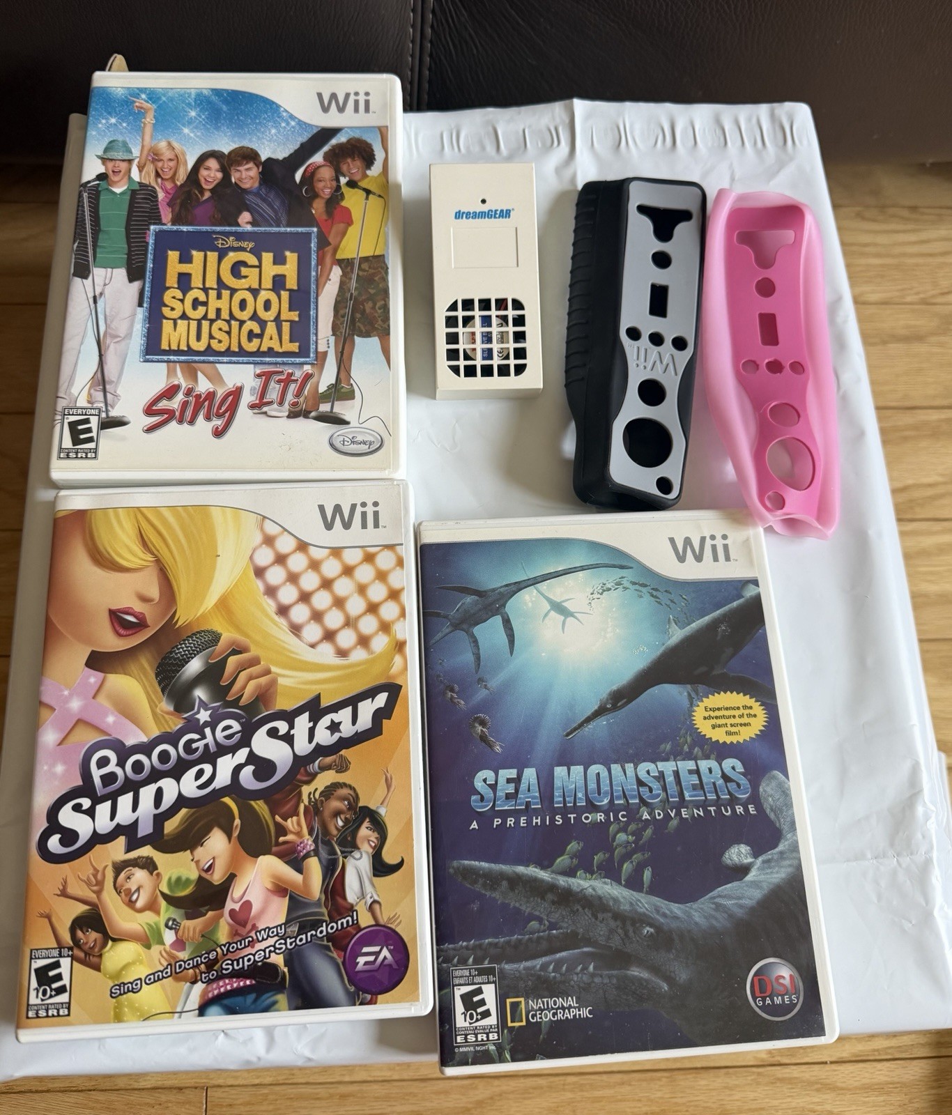 Nintendo Wii Console Bundle with 3 Controllers Games And Extras Model RVL-001